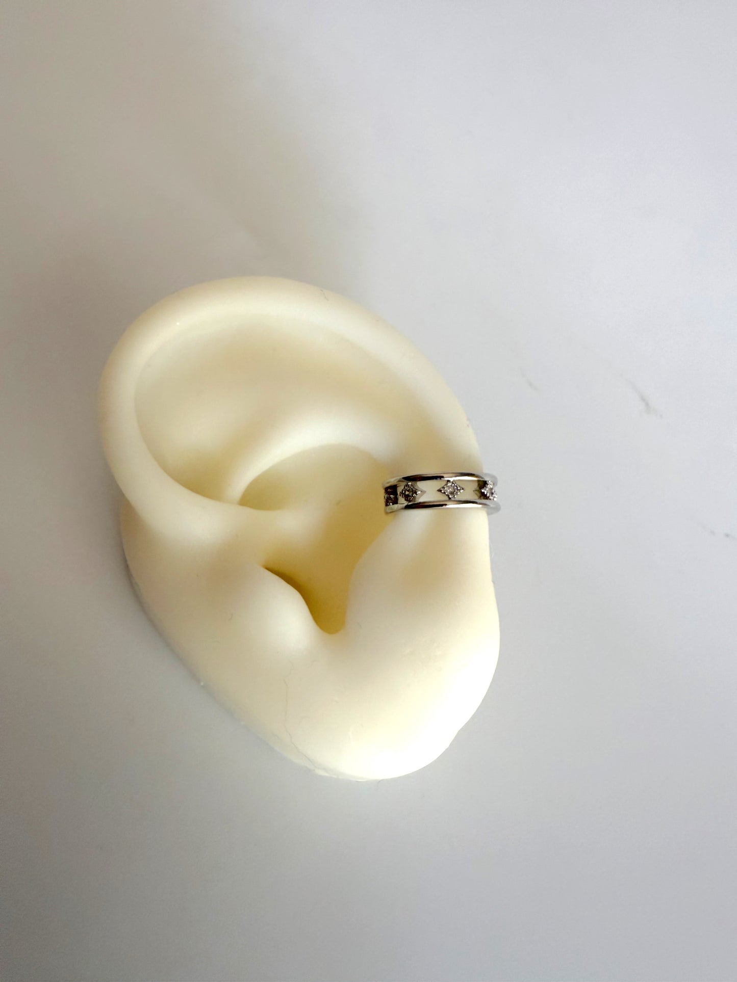 Sparkling Dainty Earcuff