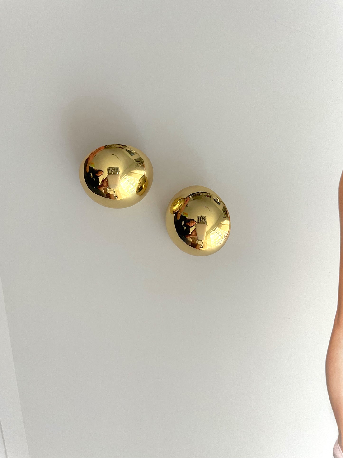 Pendientes redondos llamativos