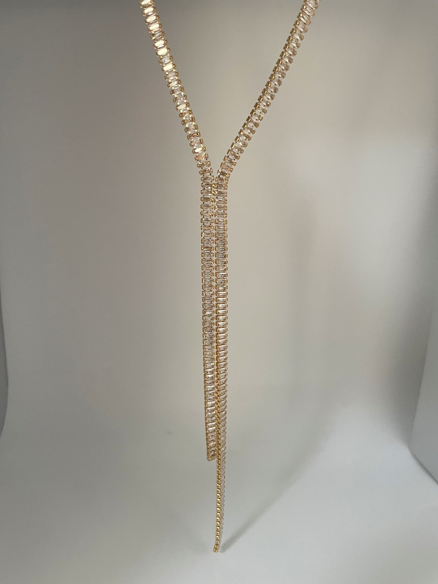 Elegance Baguette Lariat