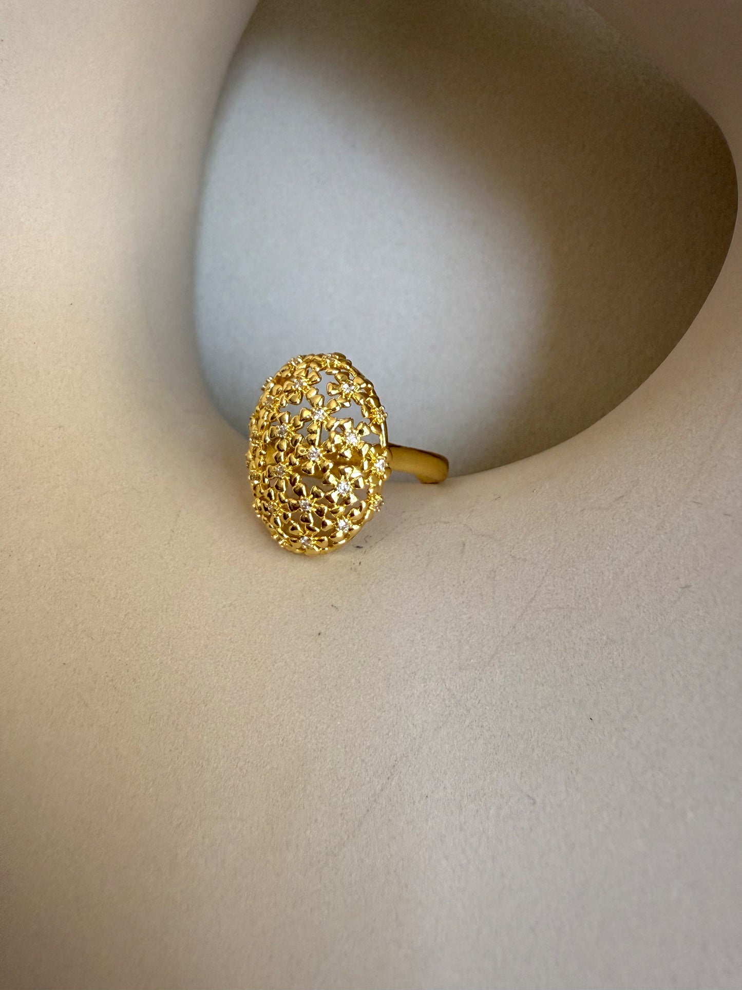 Oval flowered ring
