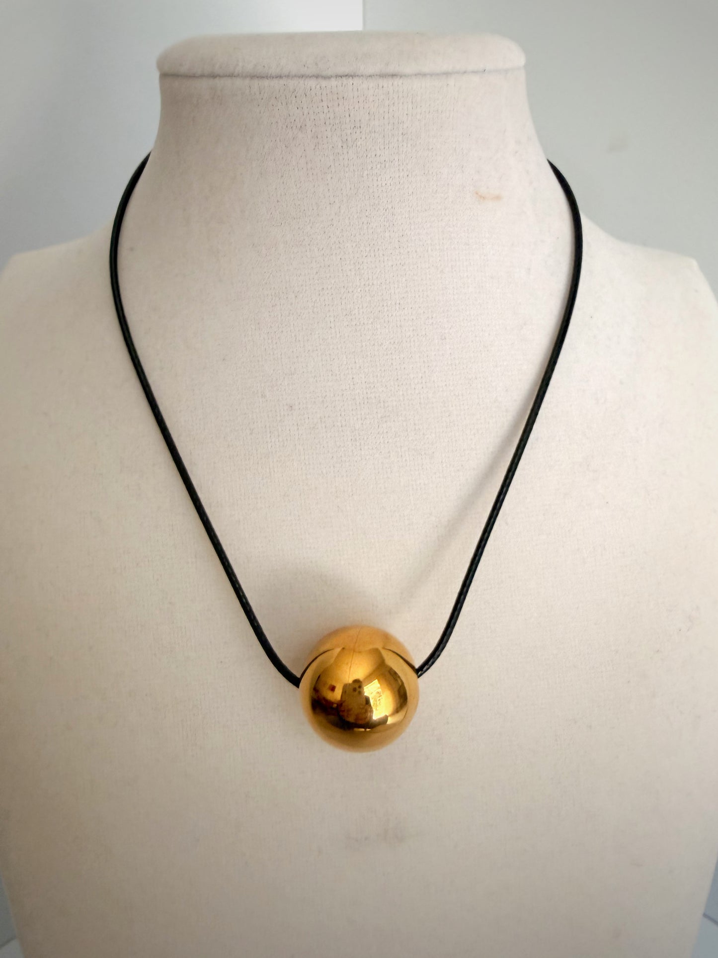 Sphere adjustable necklace