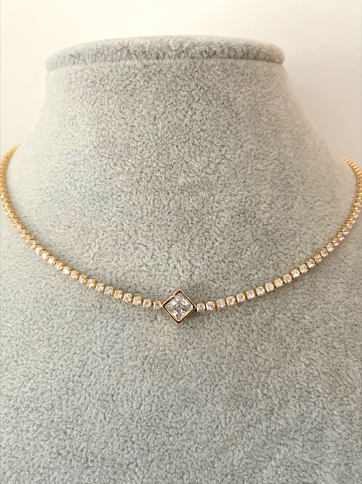 Collar tenis rombos