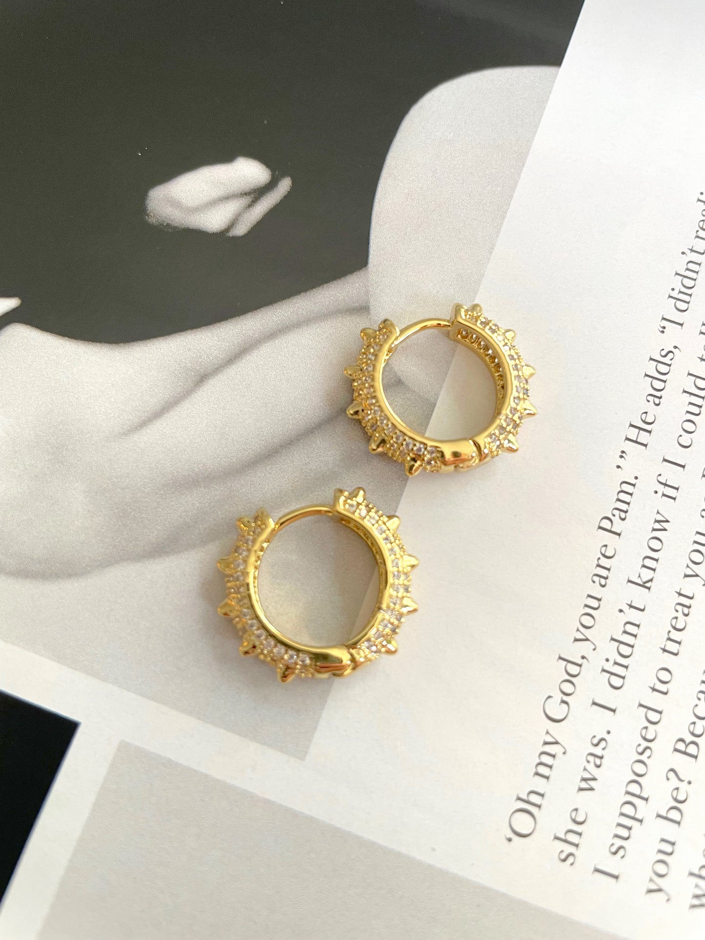 Boucles d'oreilles créoles dentées en or