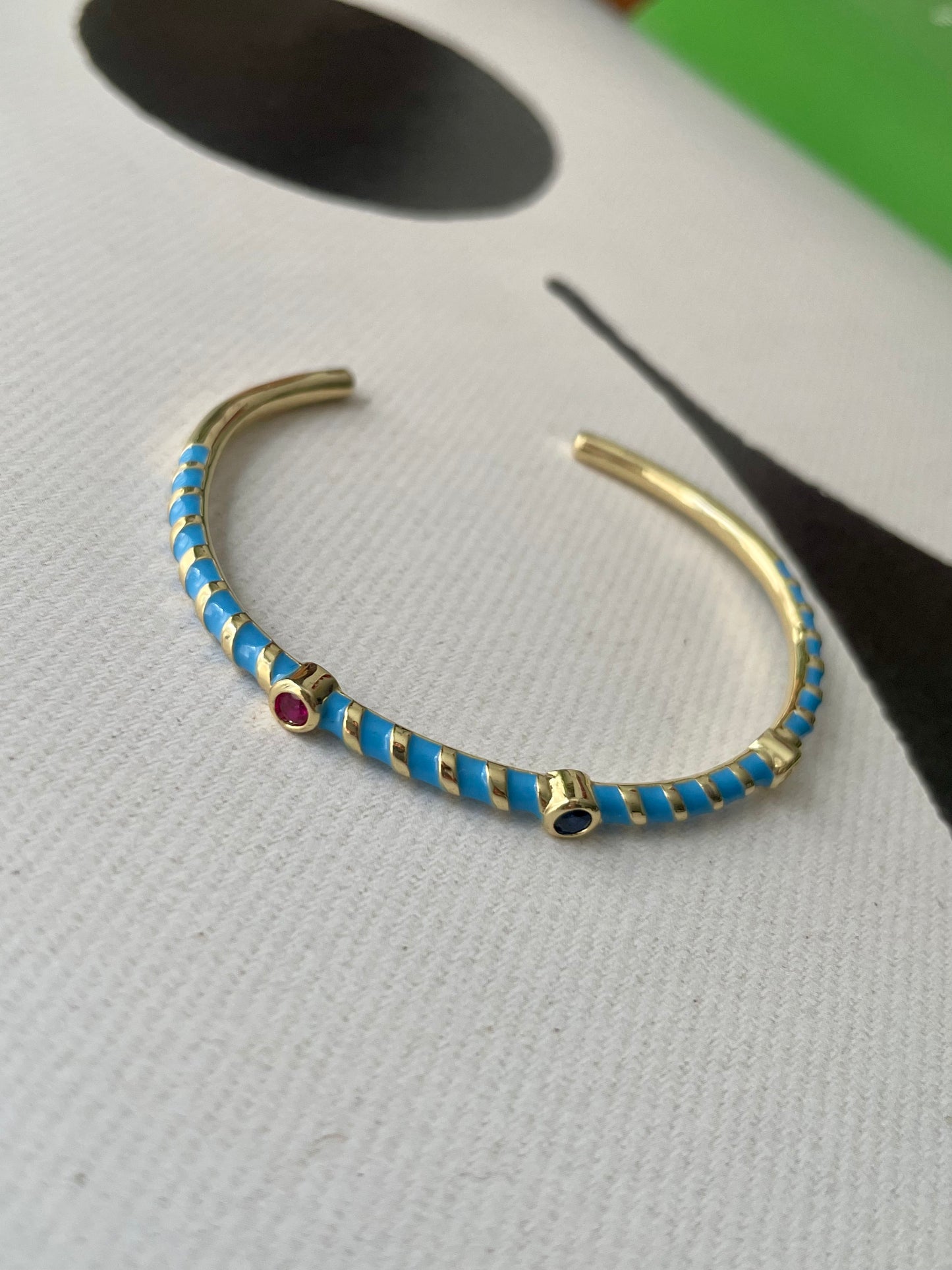 Bracelet manchette émaillé