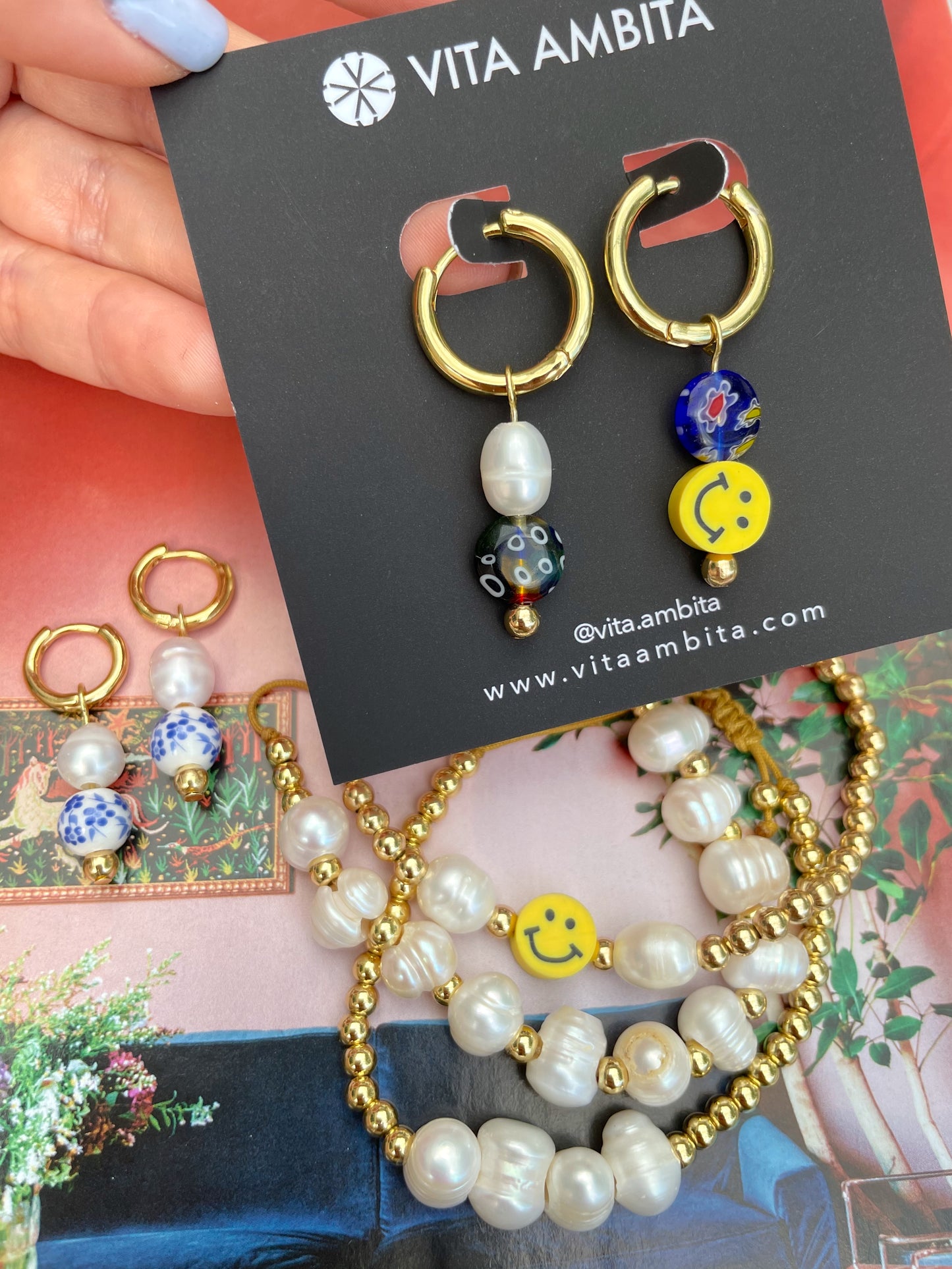 Ajouts de perles sur les boucles d'oreilles créoles