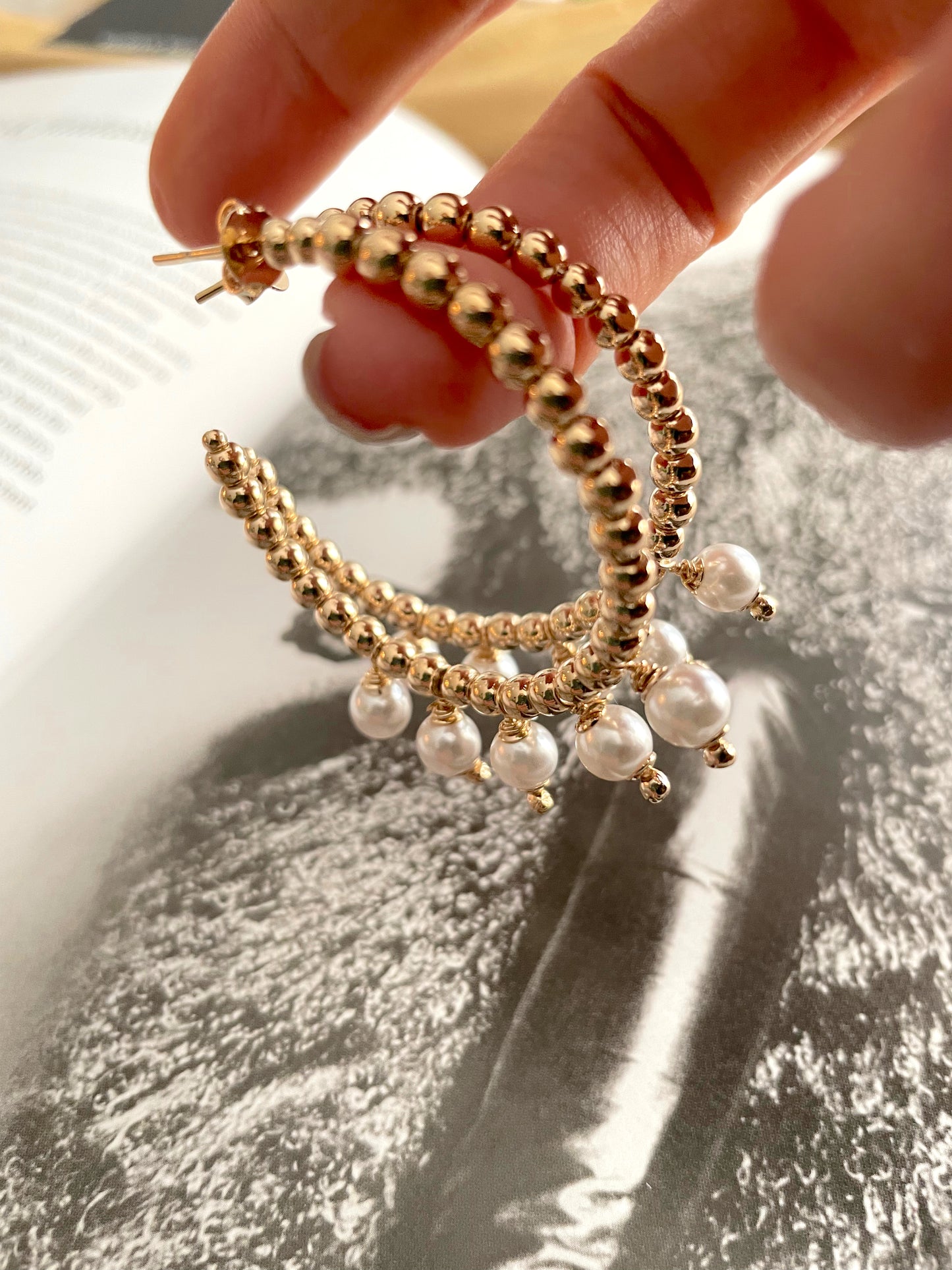 Boucles d'oreilles créoles en perles dorées