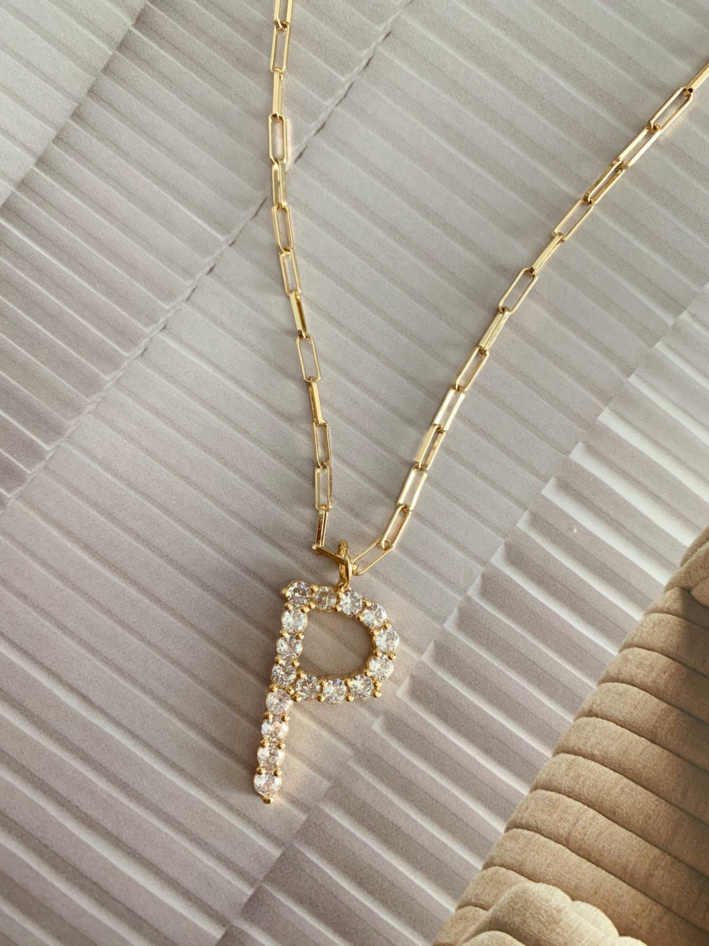 Collares de letras brillantes