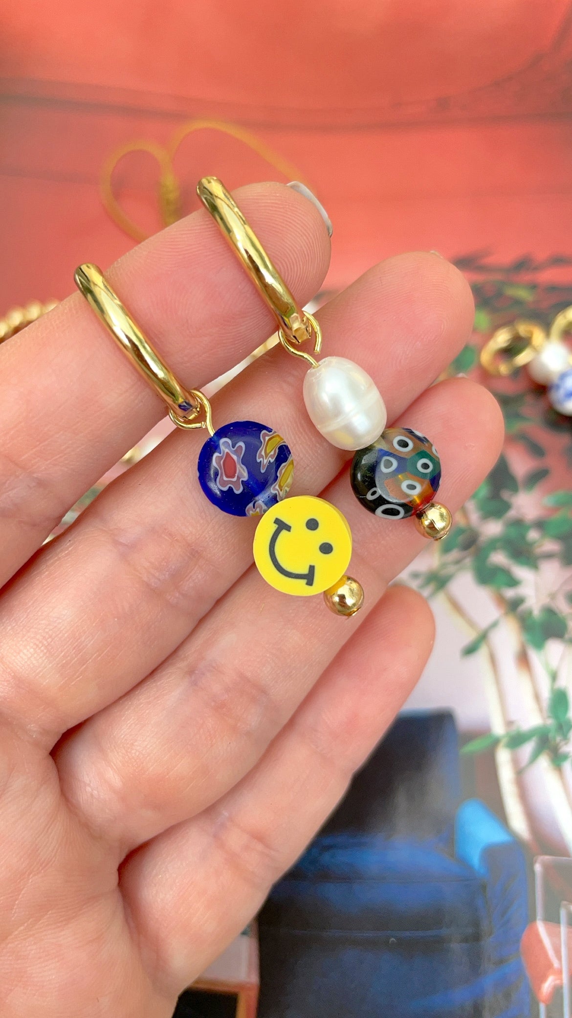 Ajouts de perles sur les boucles d'oreilles créoles