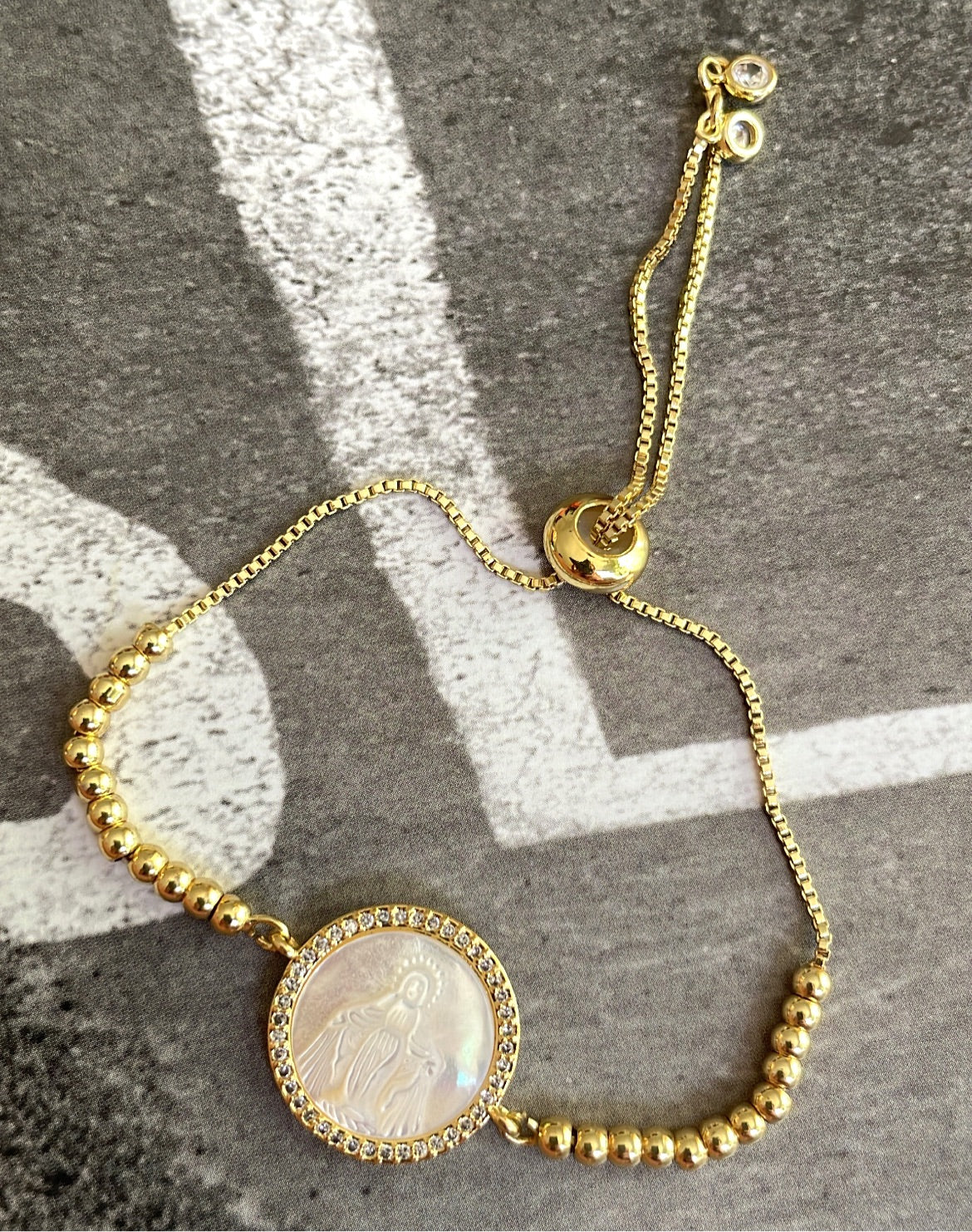 Virgen de la Milagrosa nacre bracelet