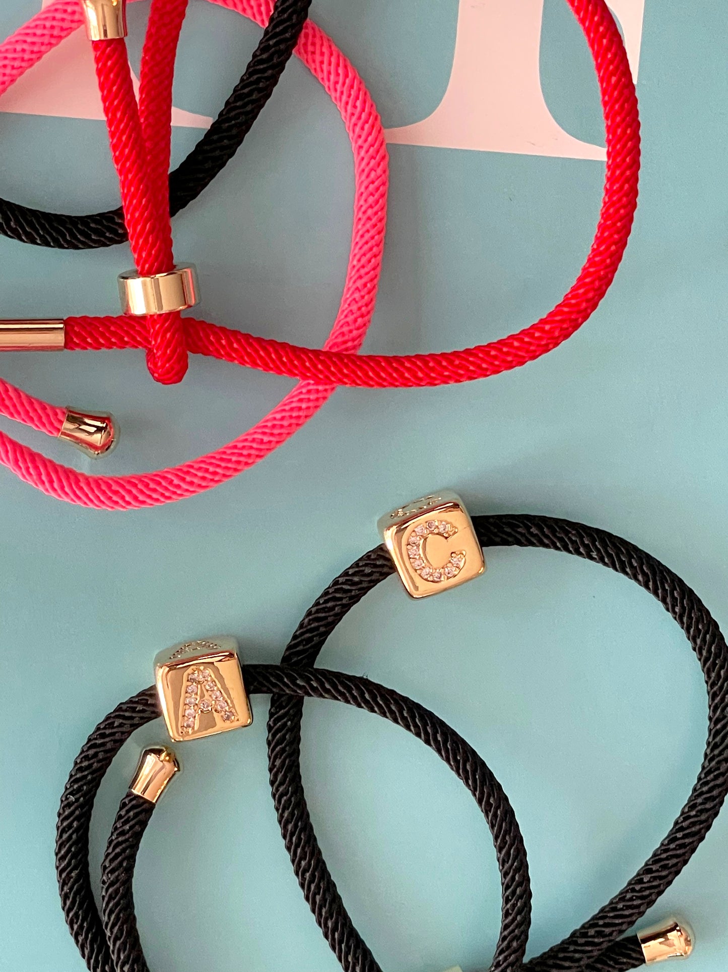 Le bracelet couleur cube doré