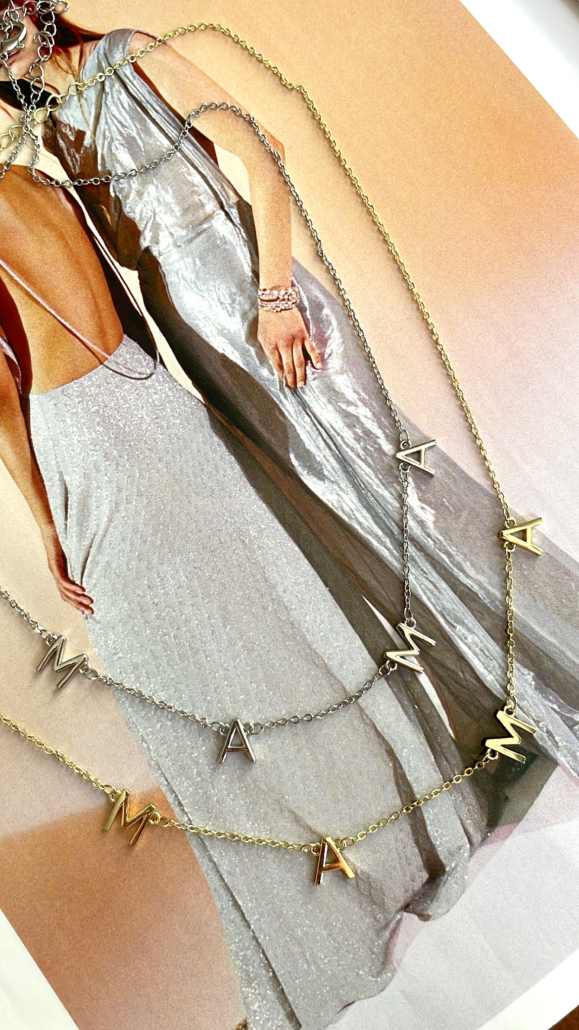 MAMA Collar bañado en oro