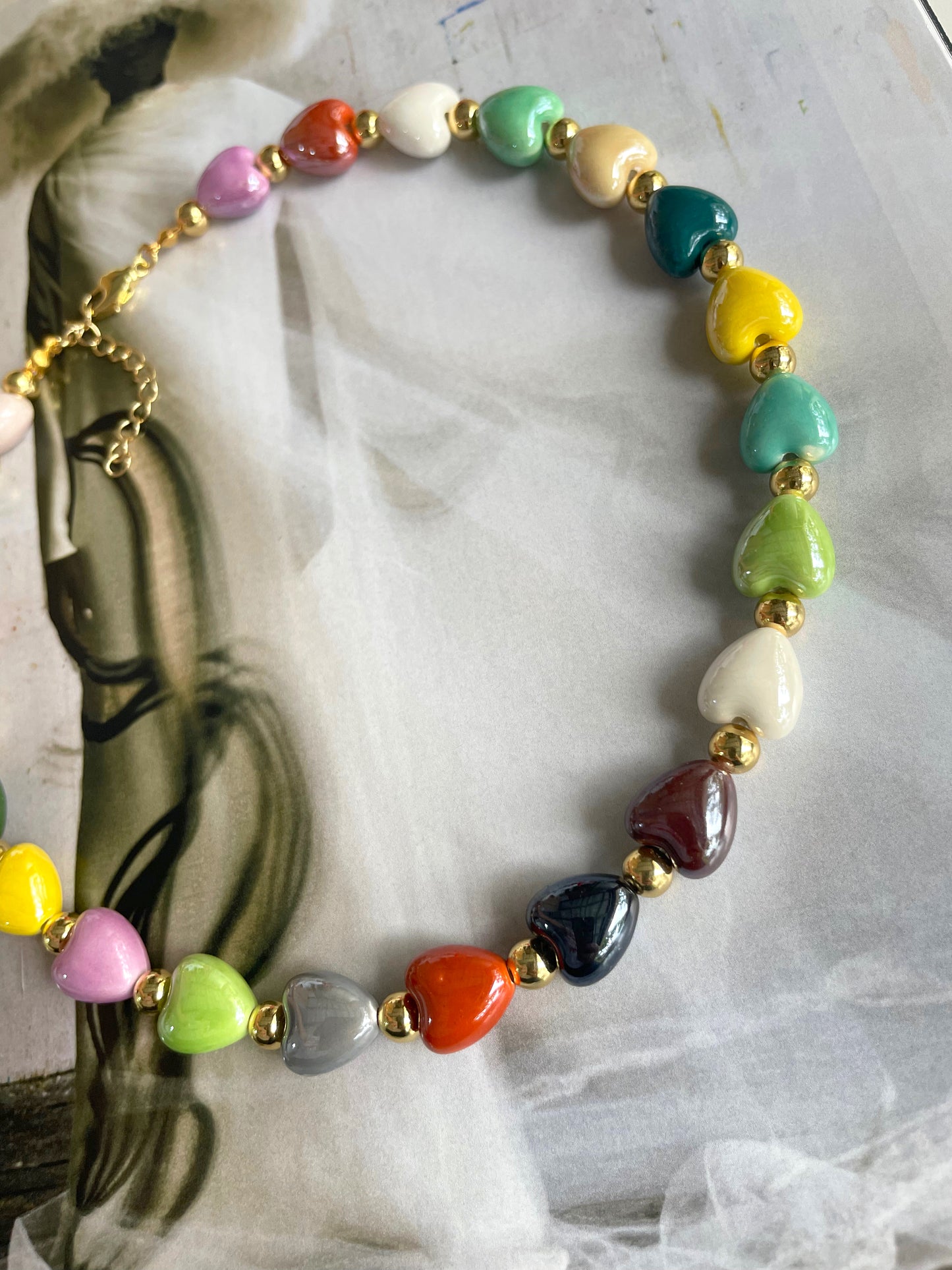 Collar corazones multicolores