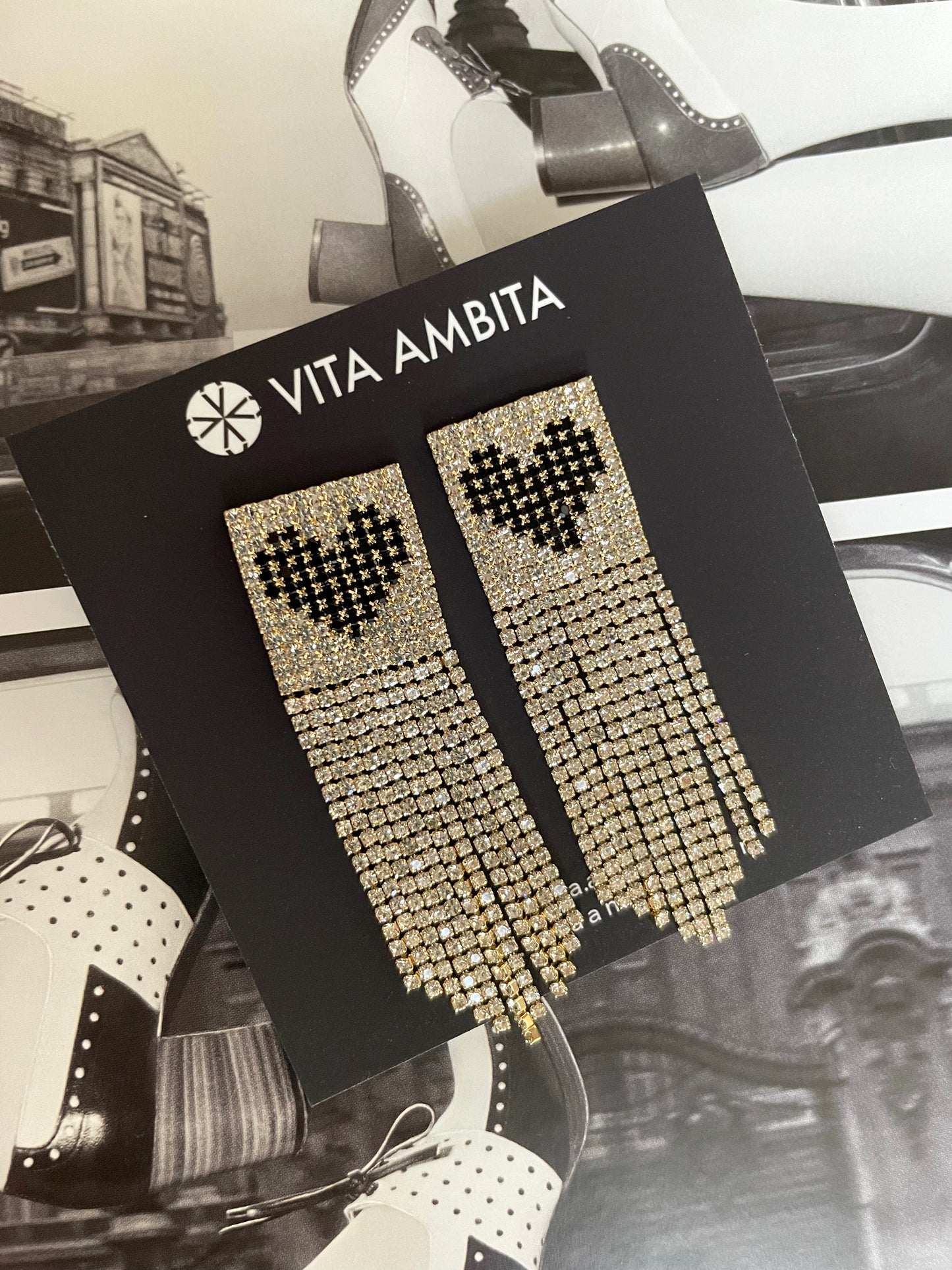 Pendientes con borlas de corazón y circonitas