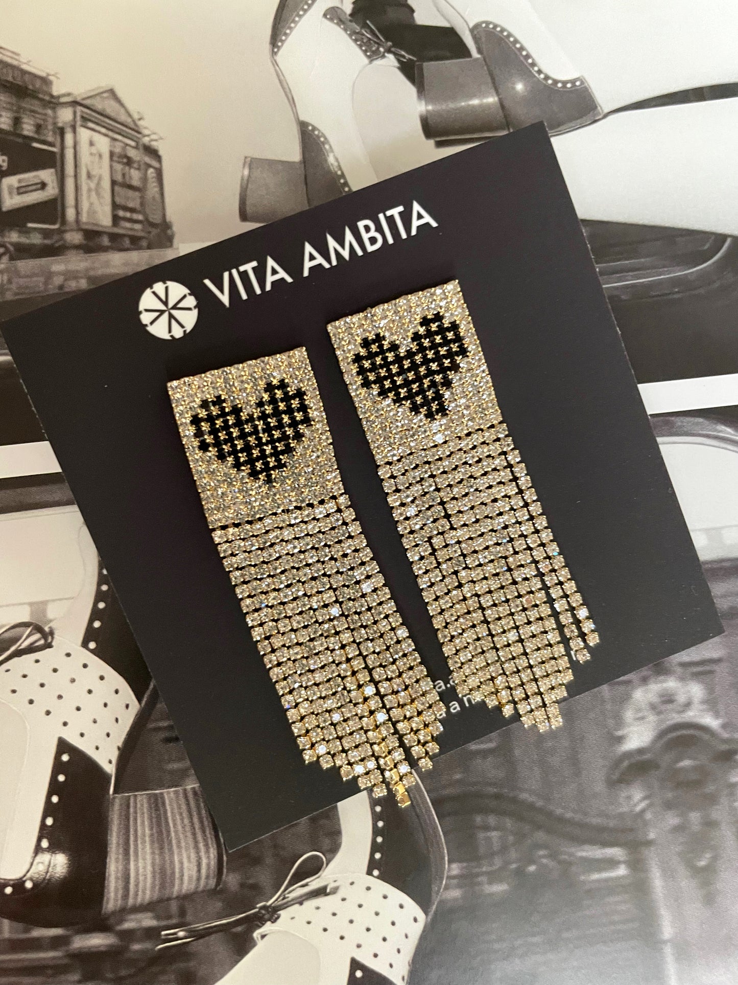 Pendientes con borlas de corazón y circonitas