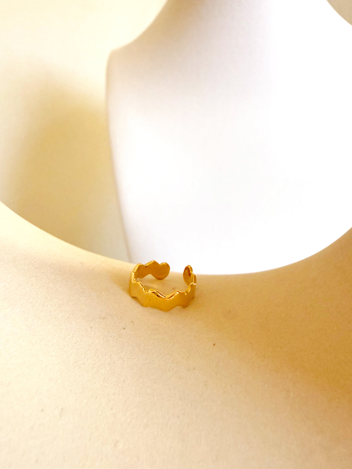 Wavy earcuff