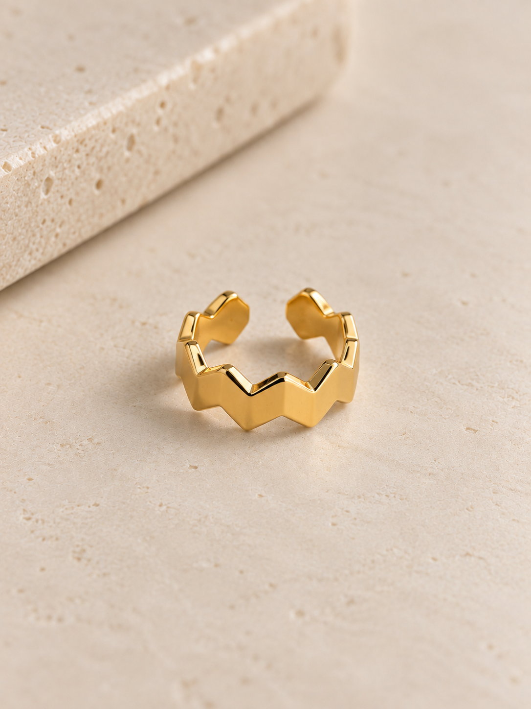 Wavy earcuff