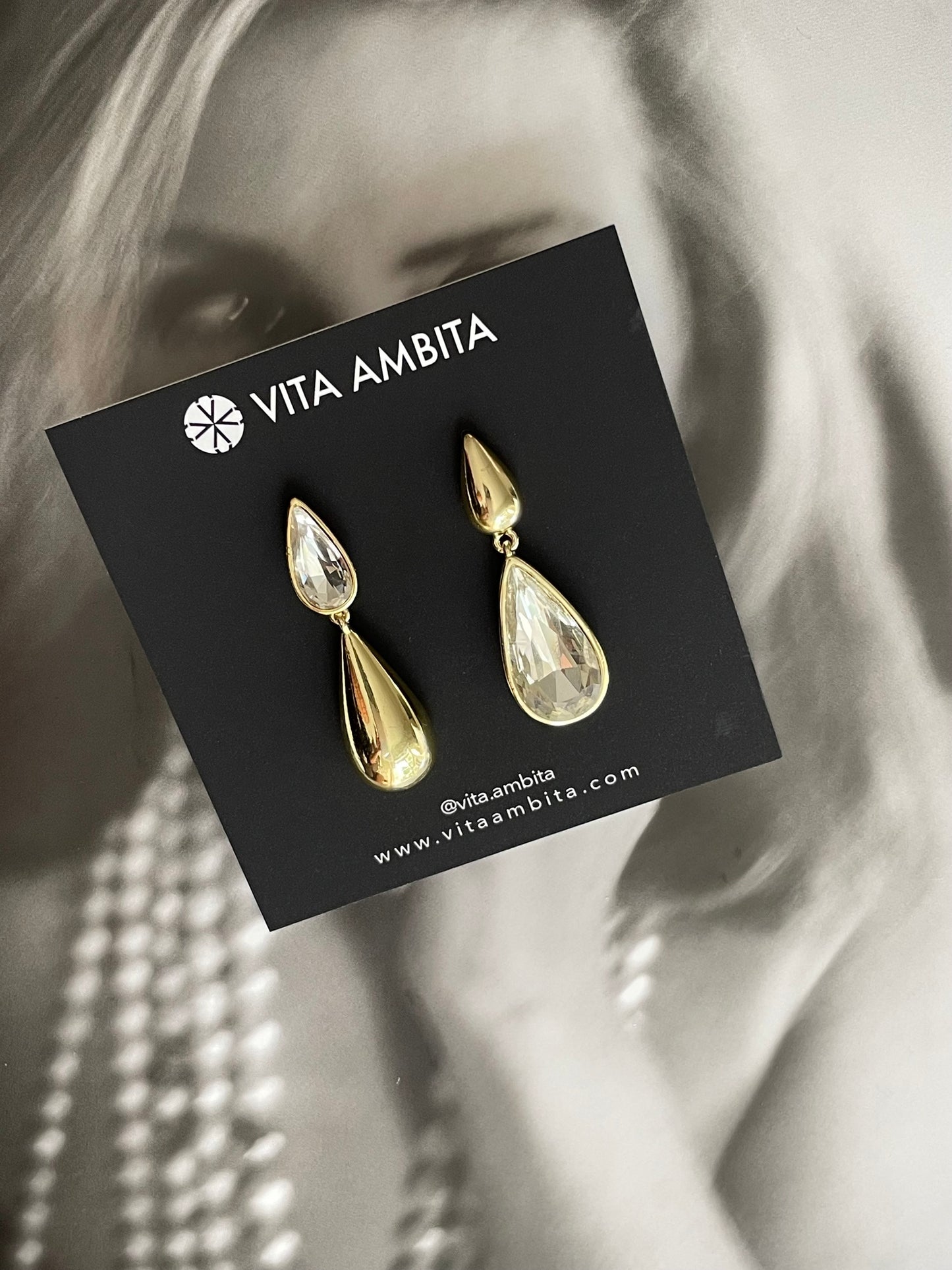Mismatched droplets earrings – Vita Ambita
