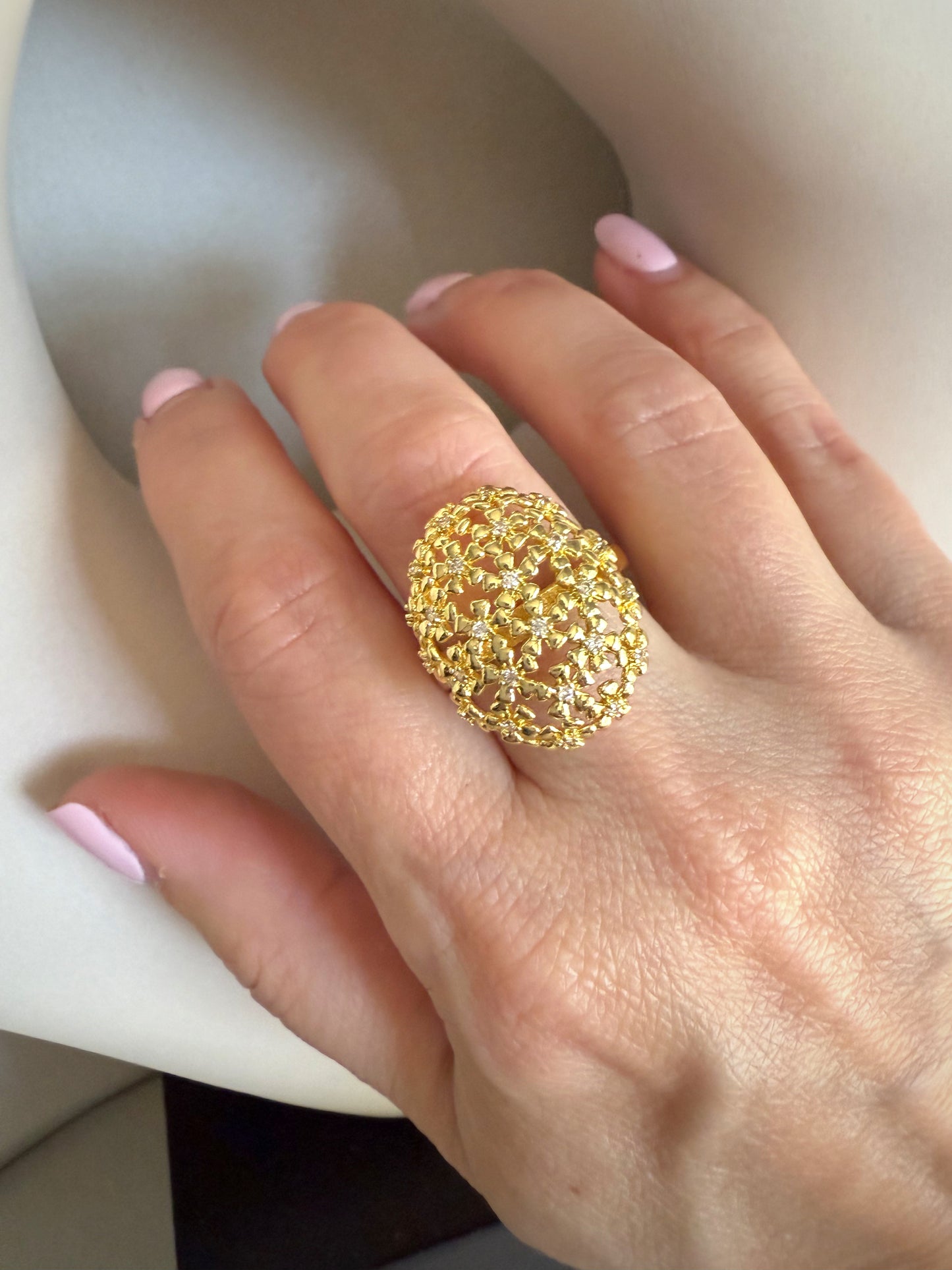 Oval flowered ring