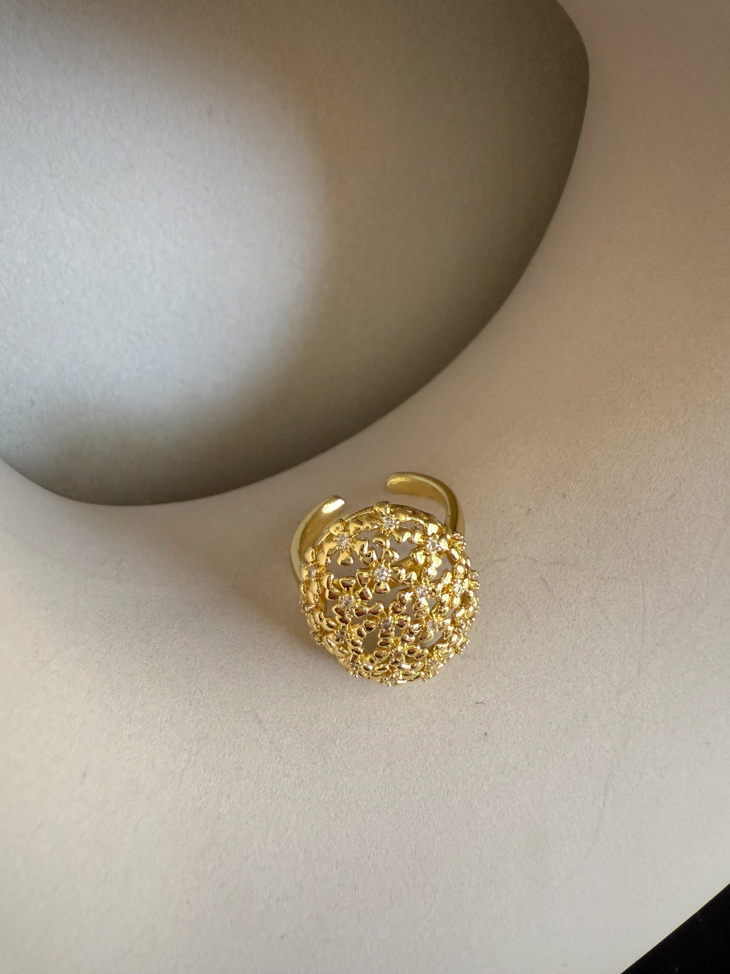 Oval flowered ring