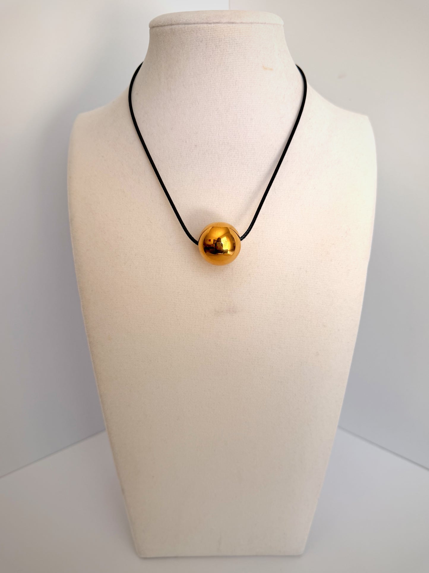 Sphere adjustable necklace