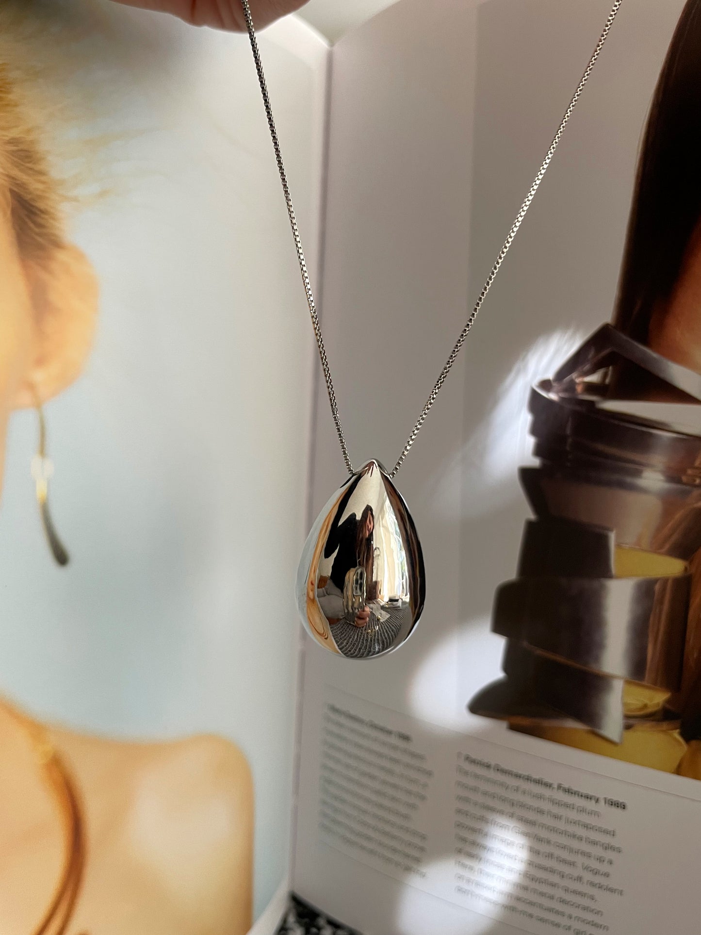 Drop shaped pendant necklace