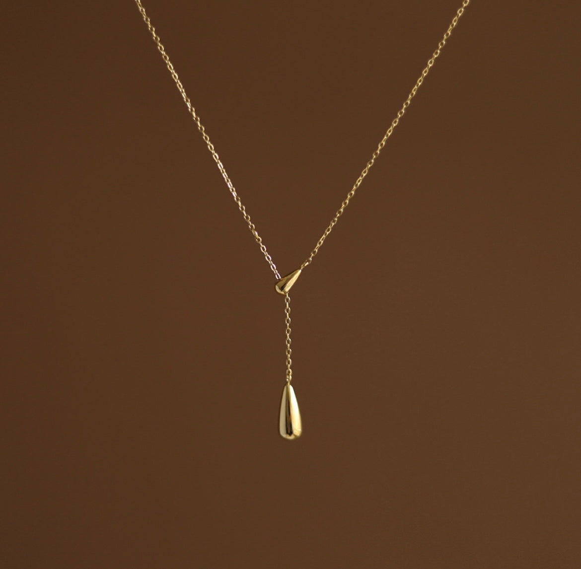 Water droplets necklace