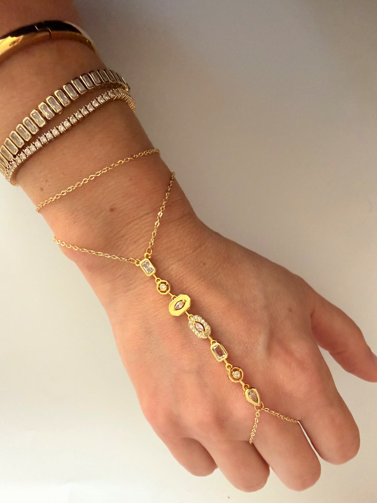 Abbey Hand Chain
