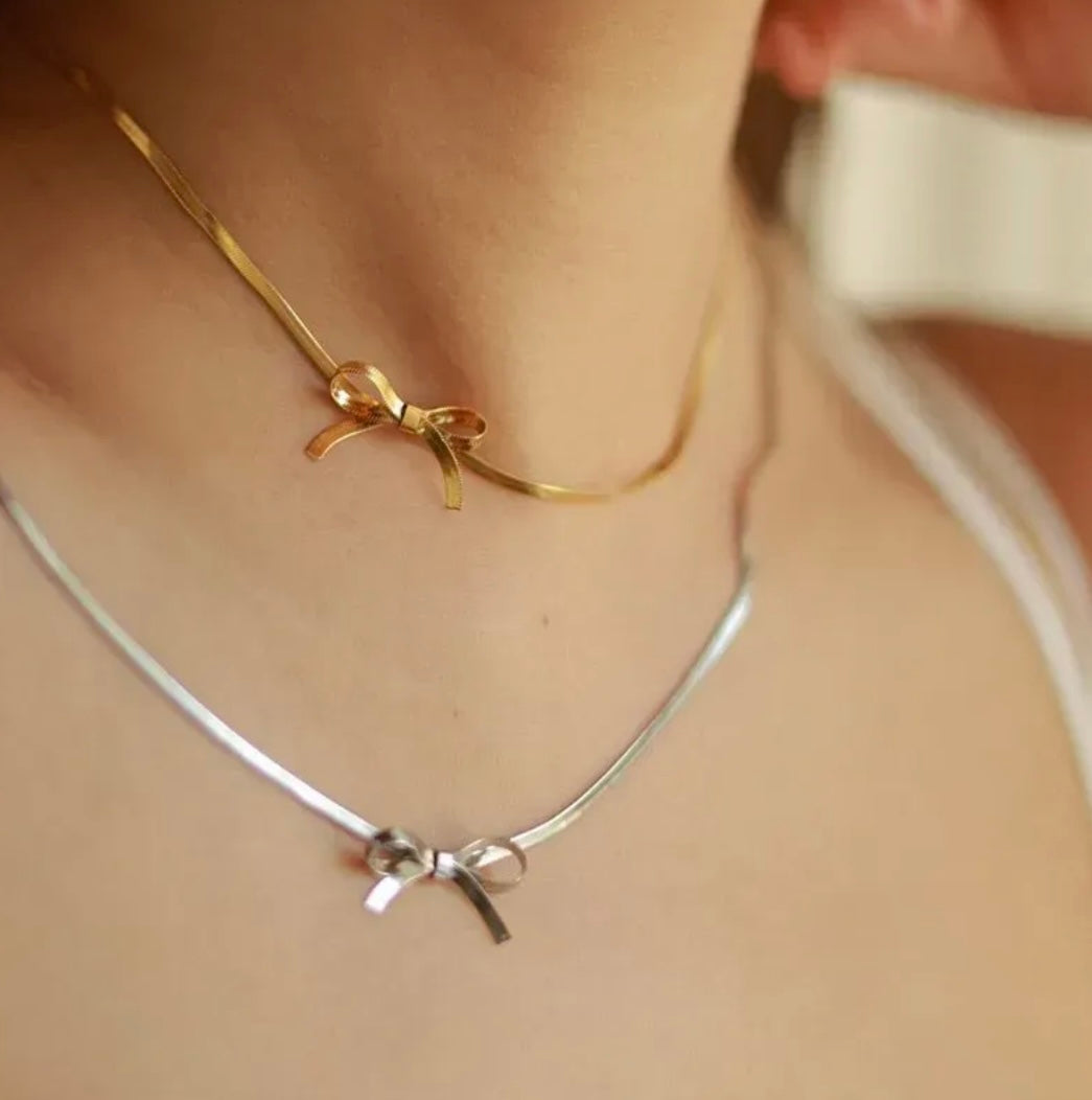 Snake link bow necklace