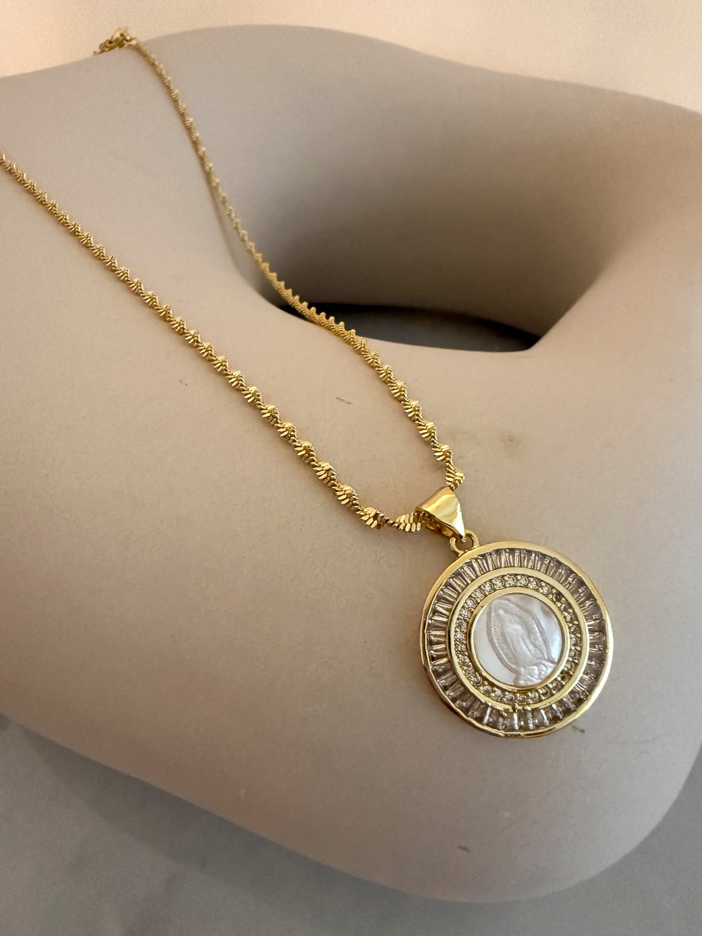 Religious pendant necklace