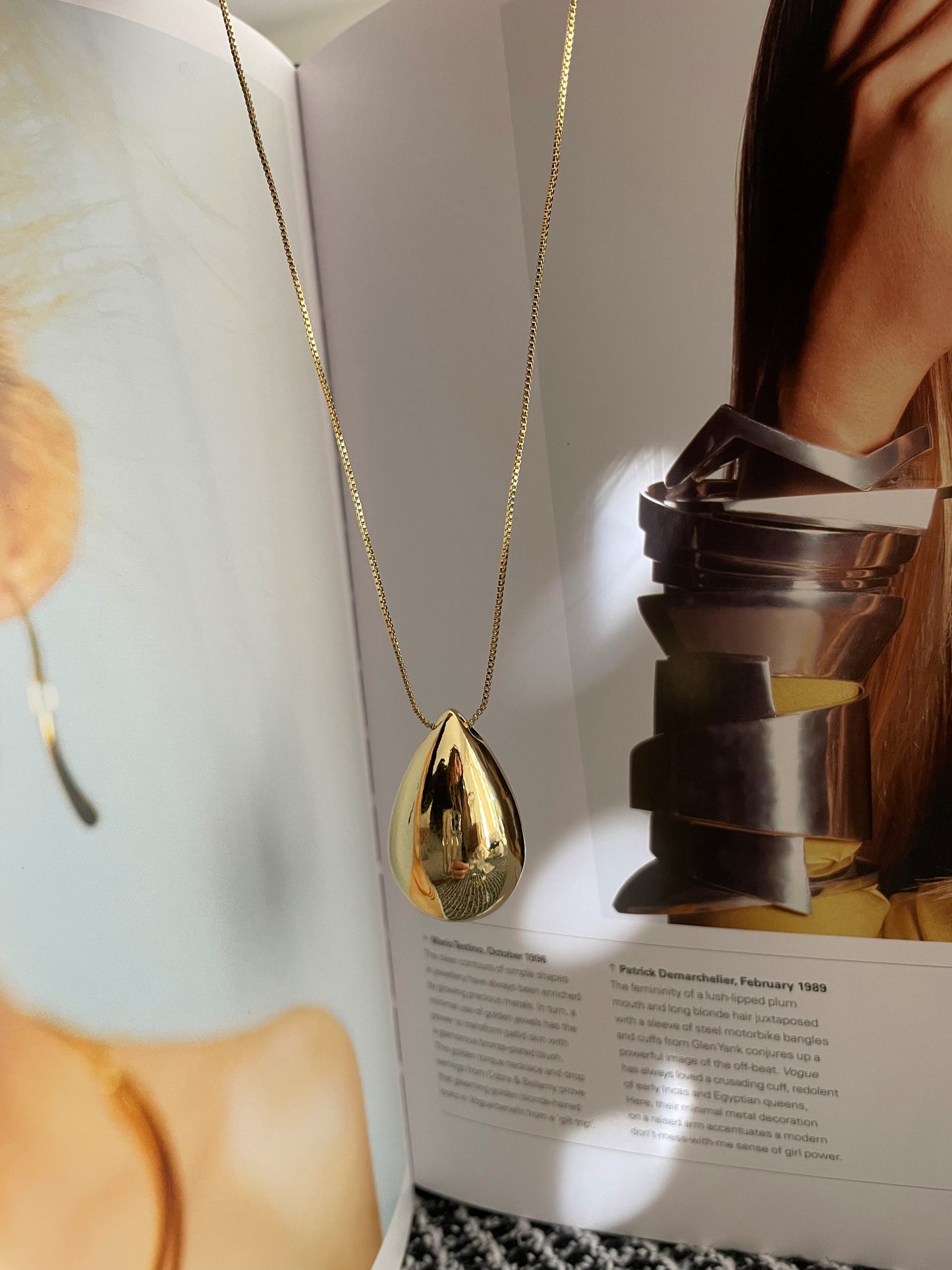 Drop shaped pendant necklace