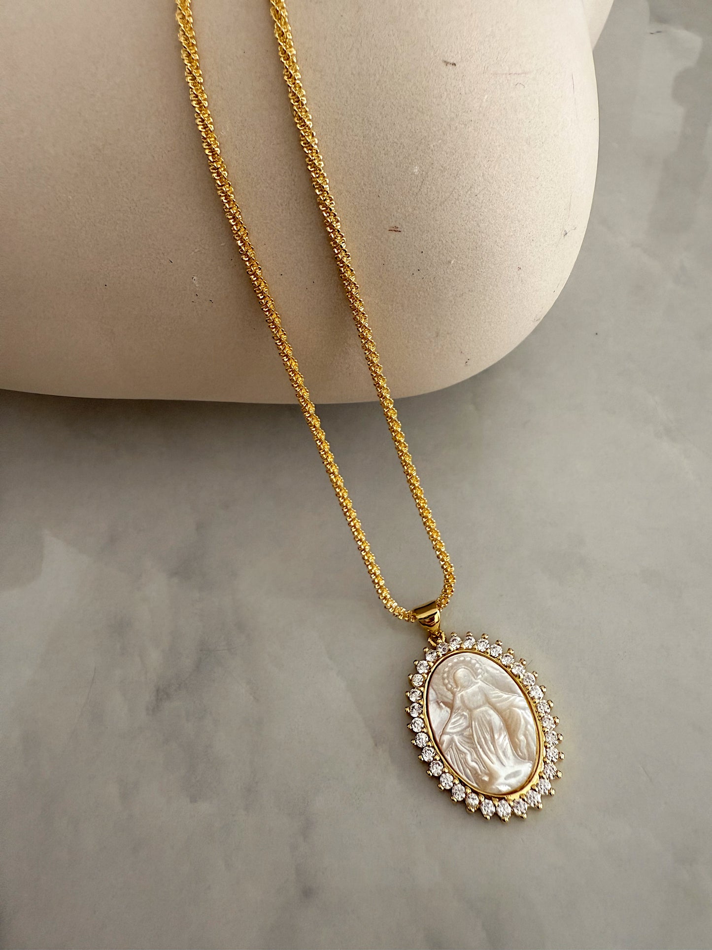 Religious pendant necklace