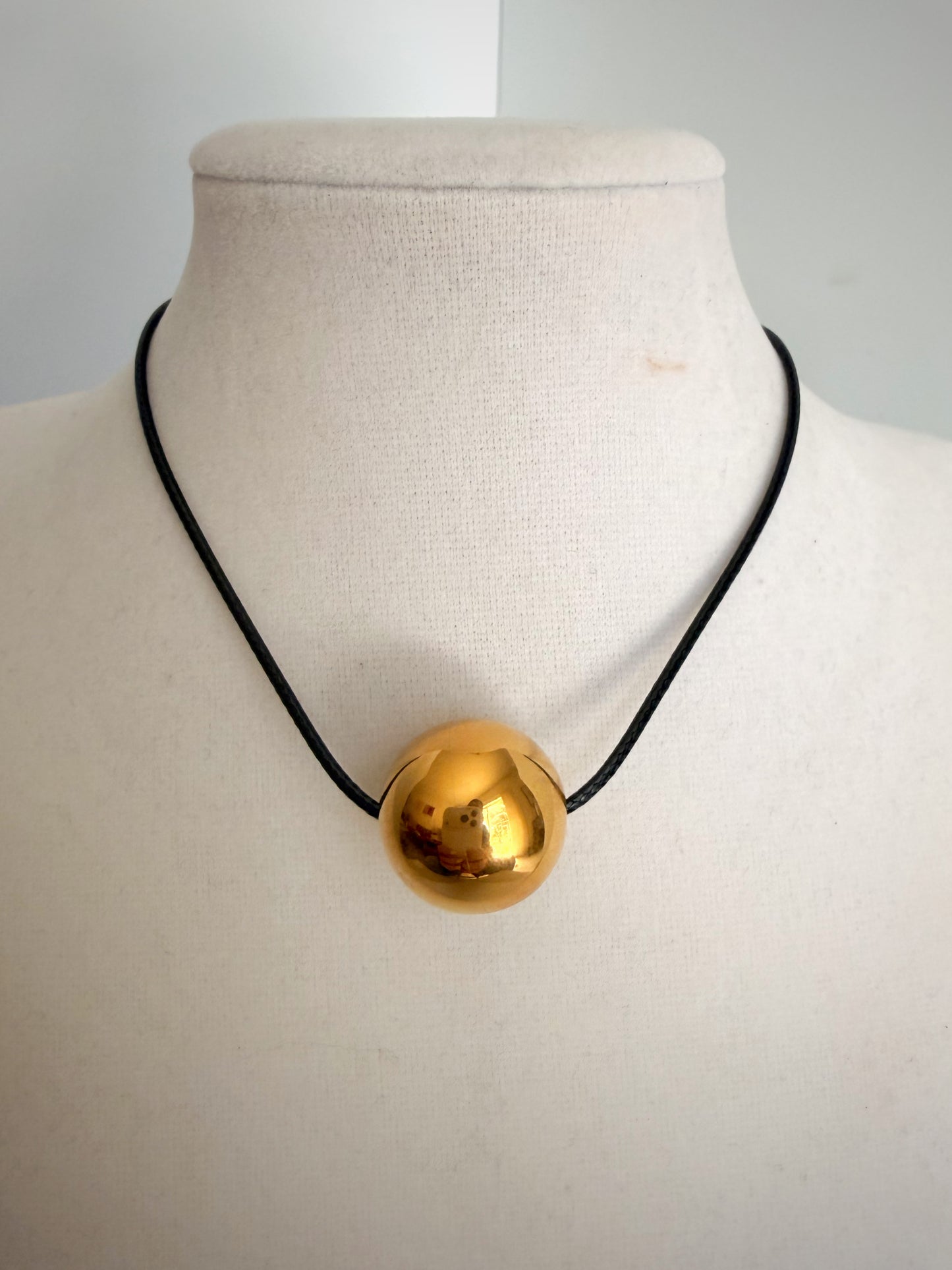 Sphere adjustable necklace