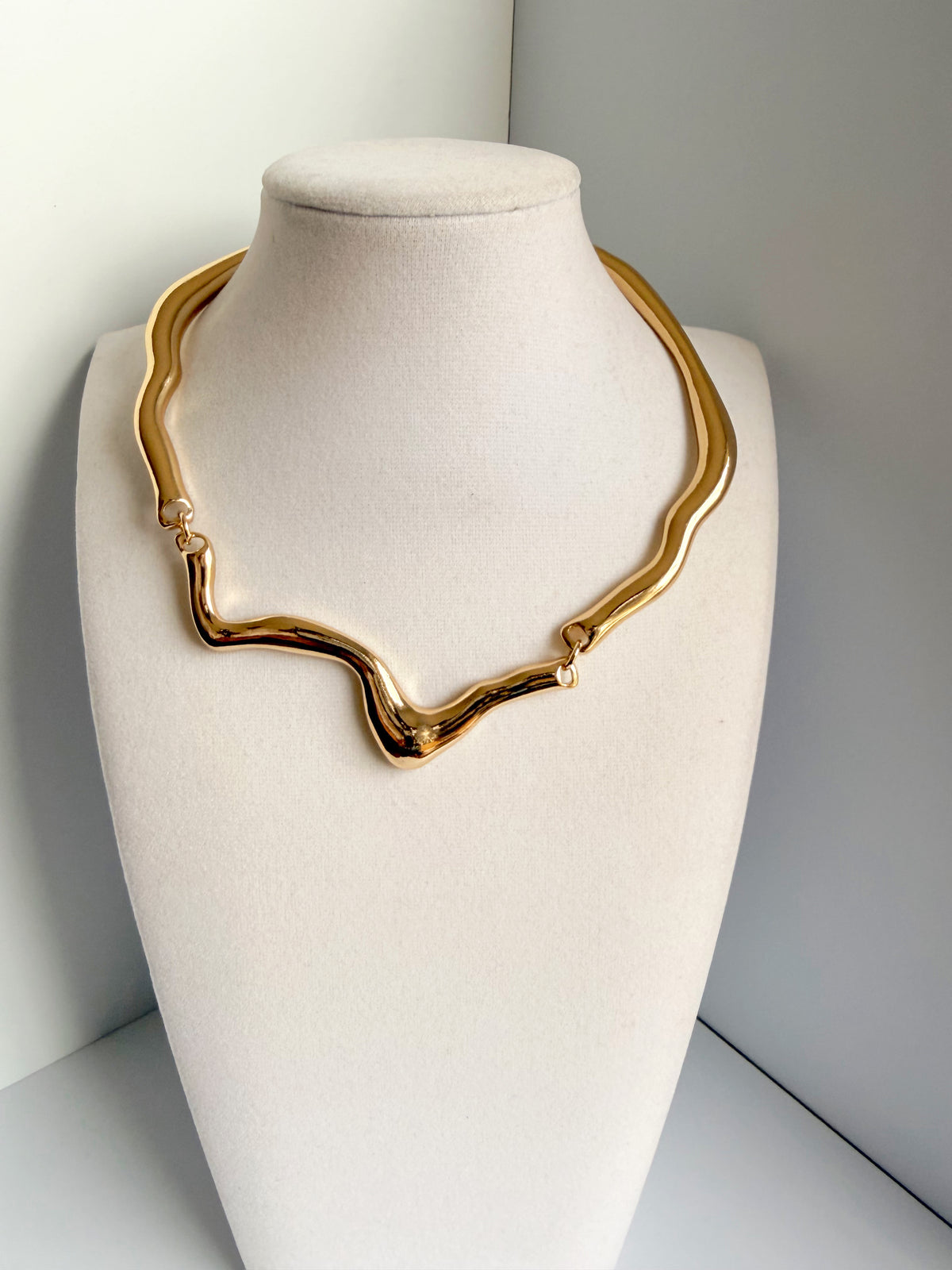 Contour Necklace