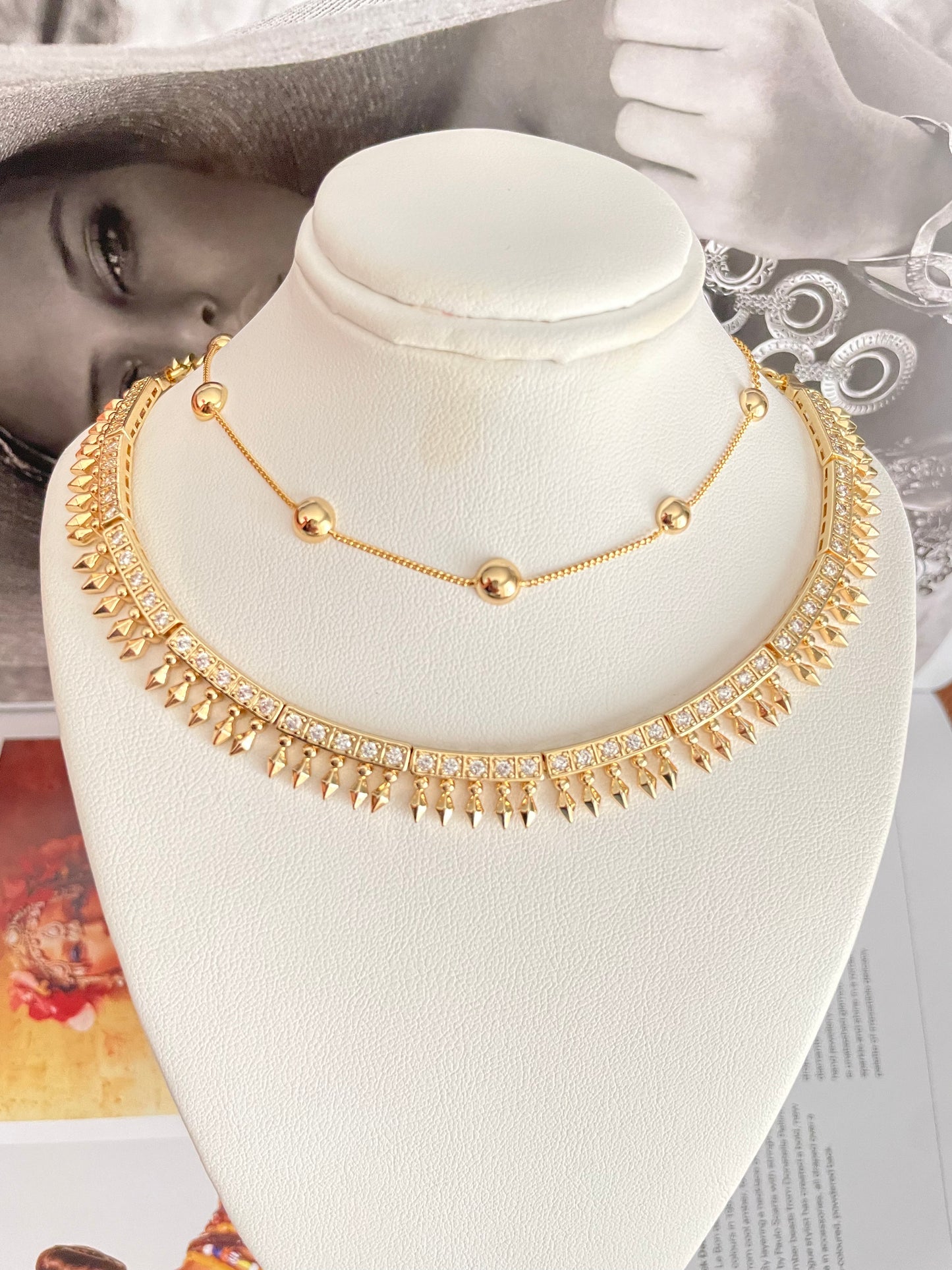Gold dots choker necklace