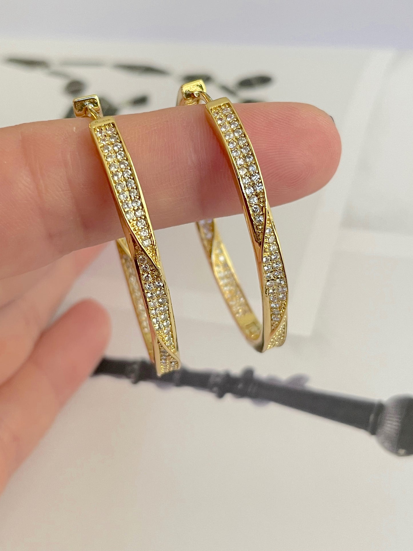 Zirconia oval hoops earrings