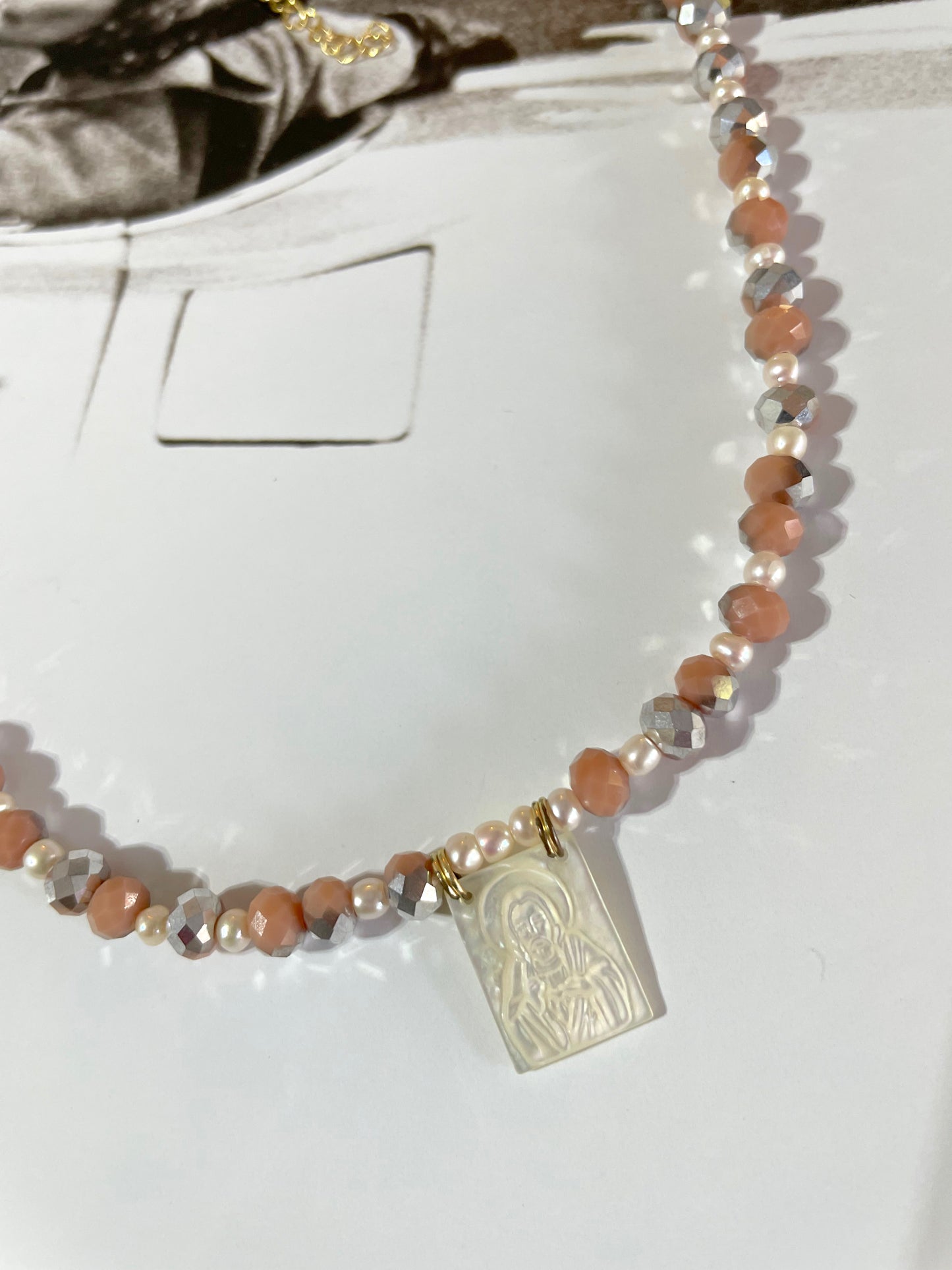 Crystals/pearls necklace Nacre pendant