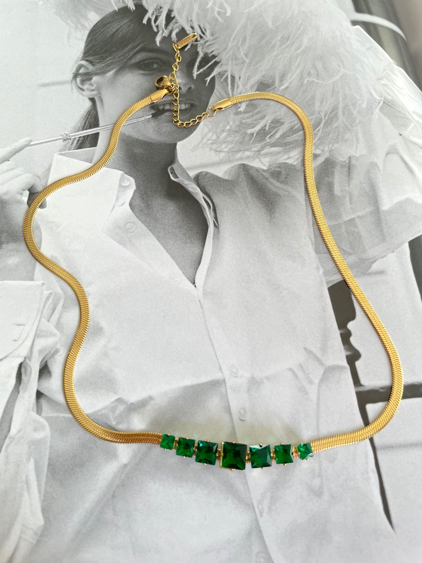 Snake link necklace emerald stones