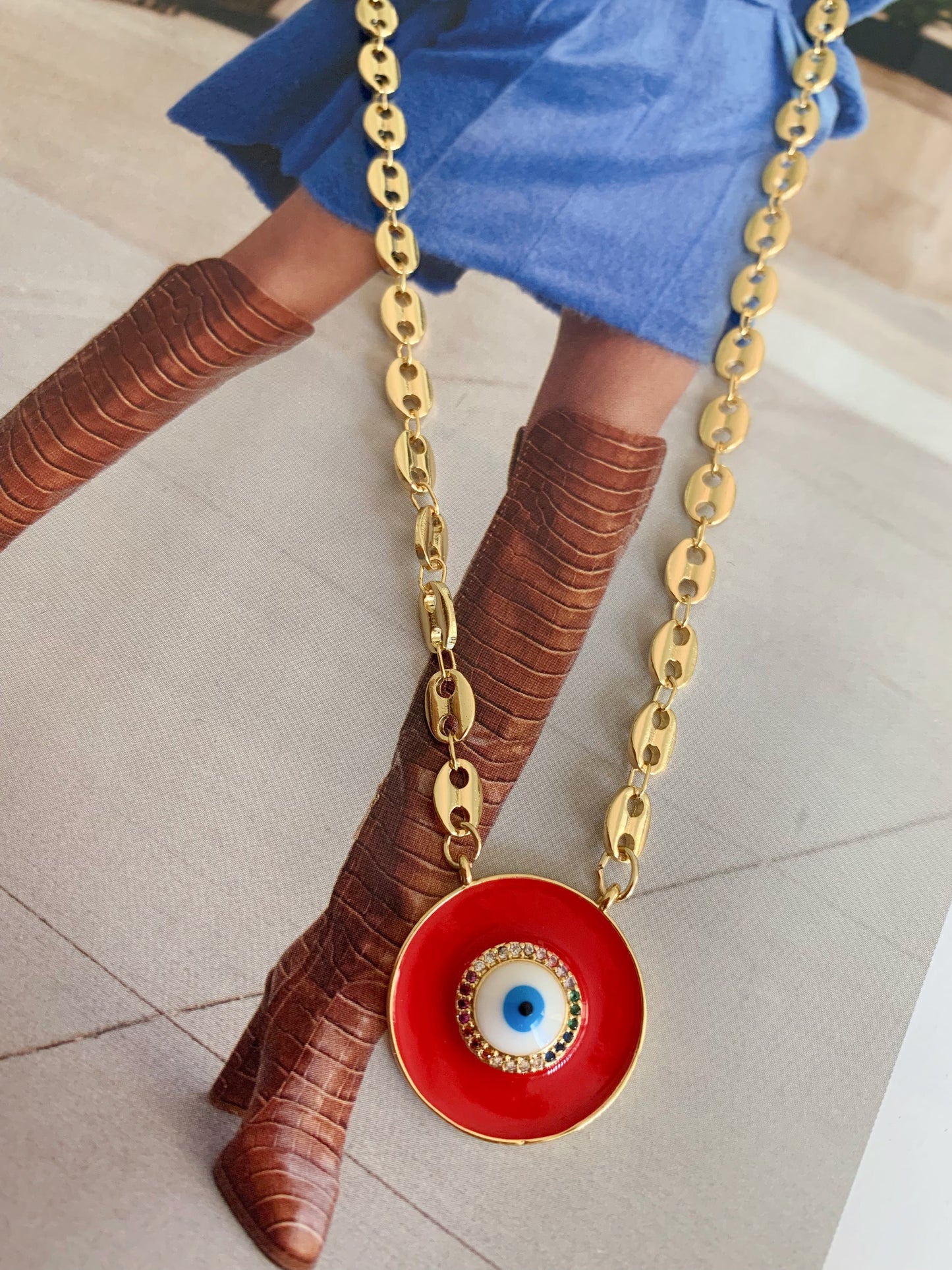 Round Eye Pendant Necklace