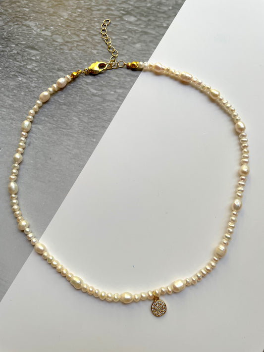 Charm mini perles naturelles zircone