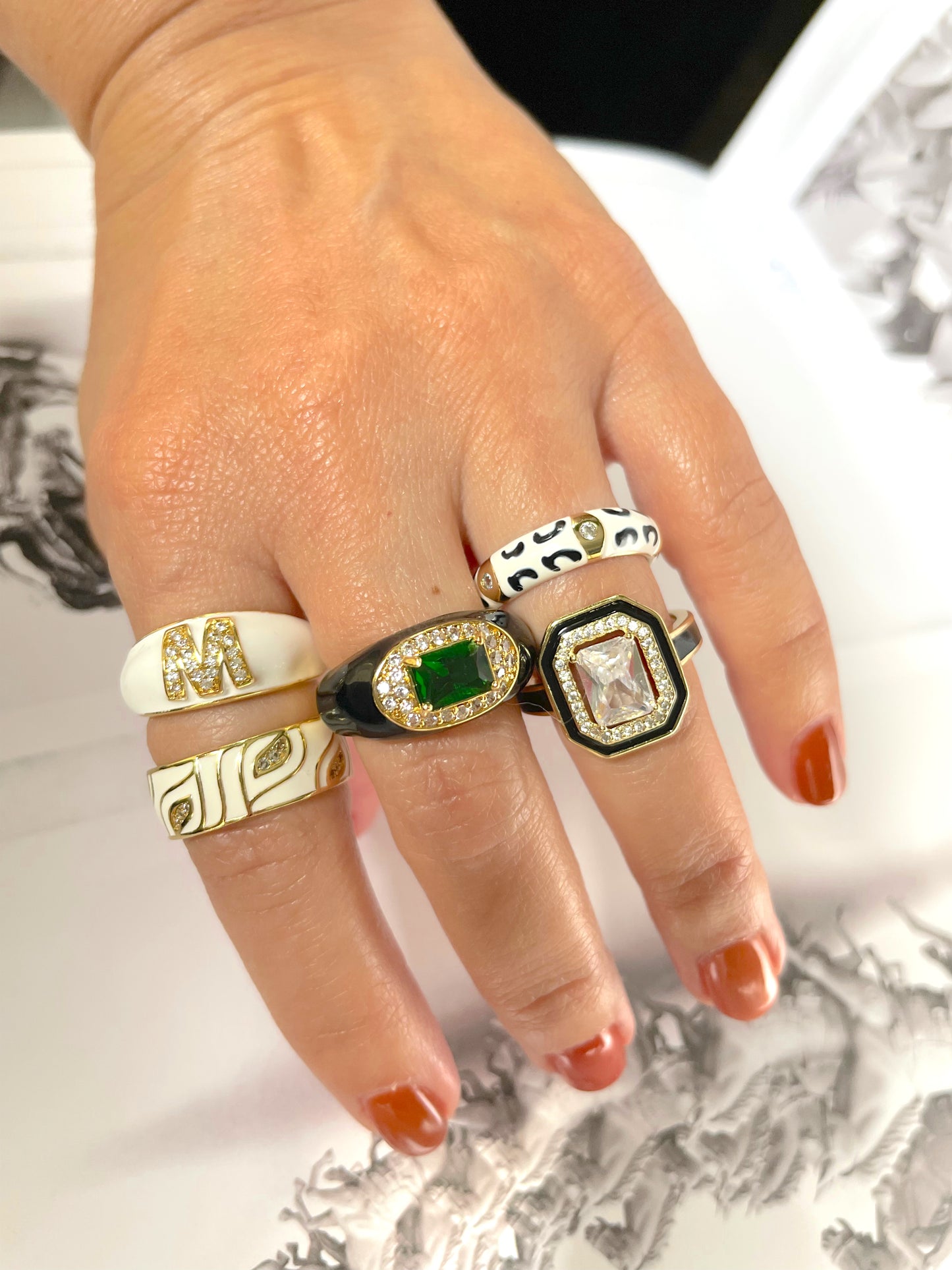 Emerald stone enameled ring