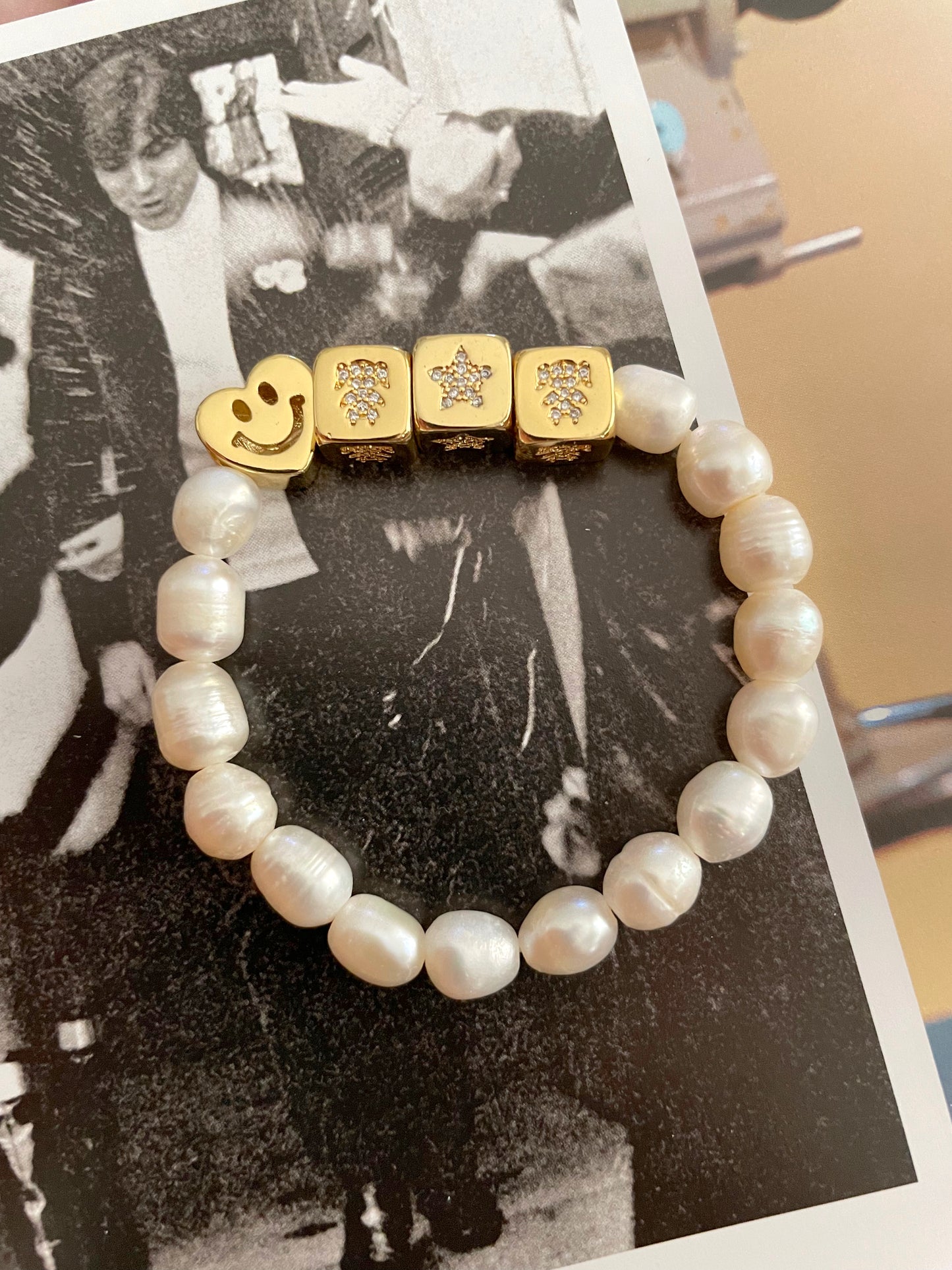 Natural pearls with cubes bracelet