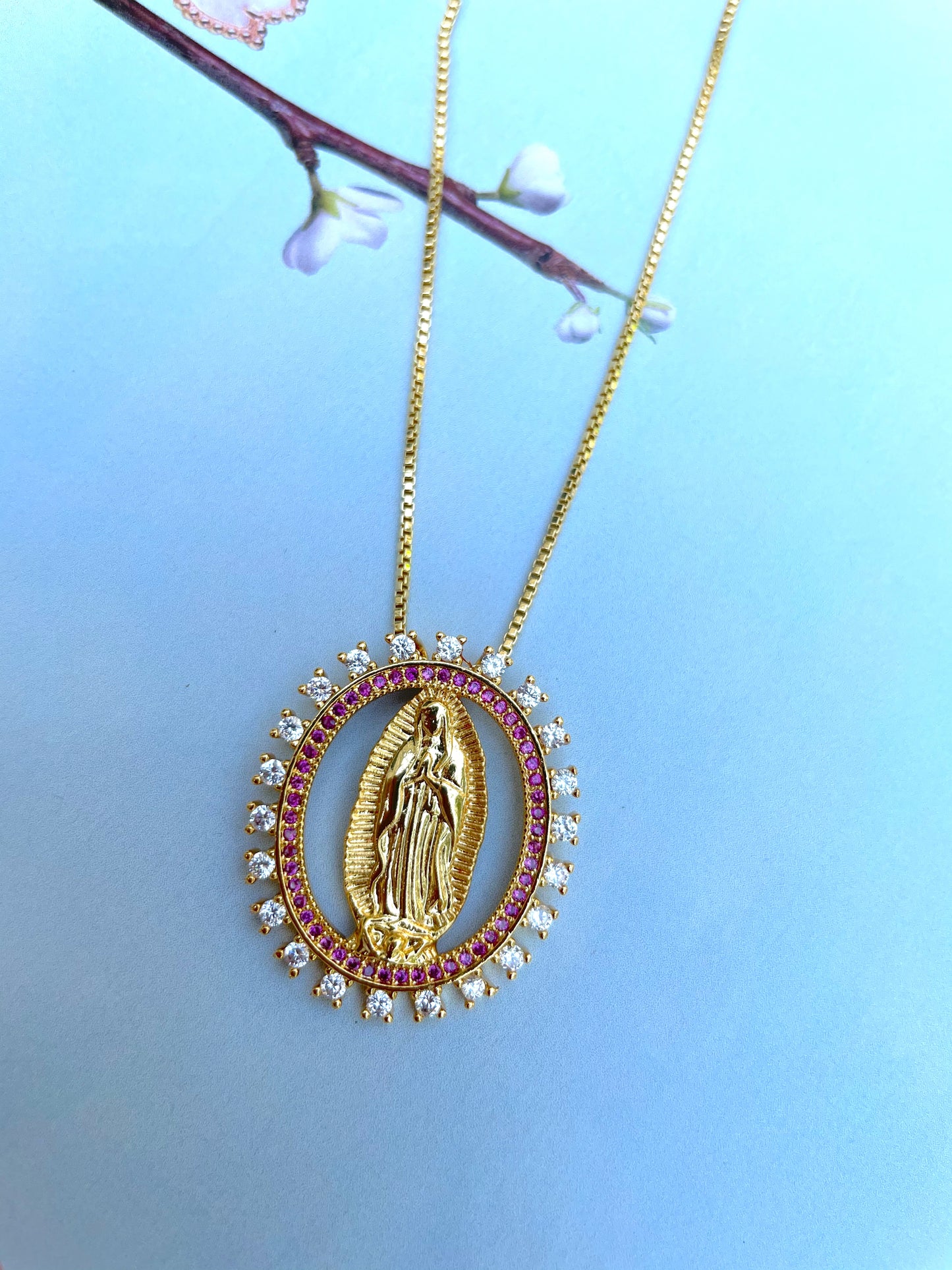 Religious pendant necklace