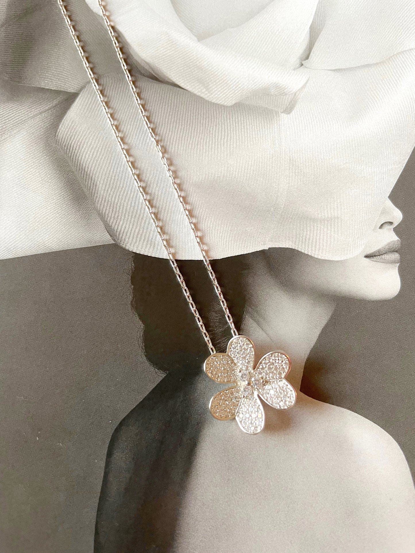 Heart flower pendant necklace
