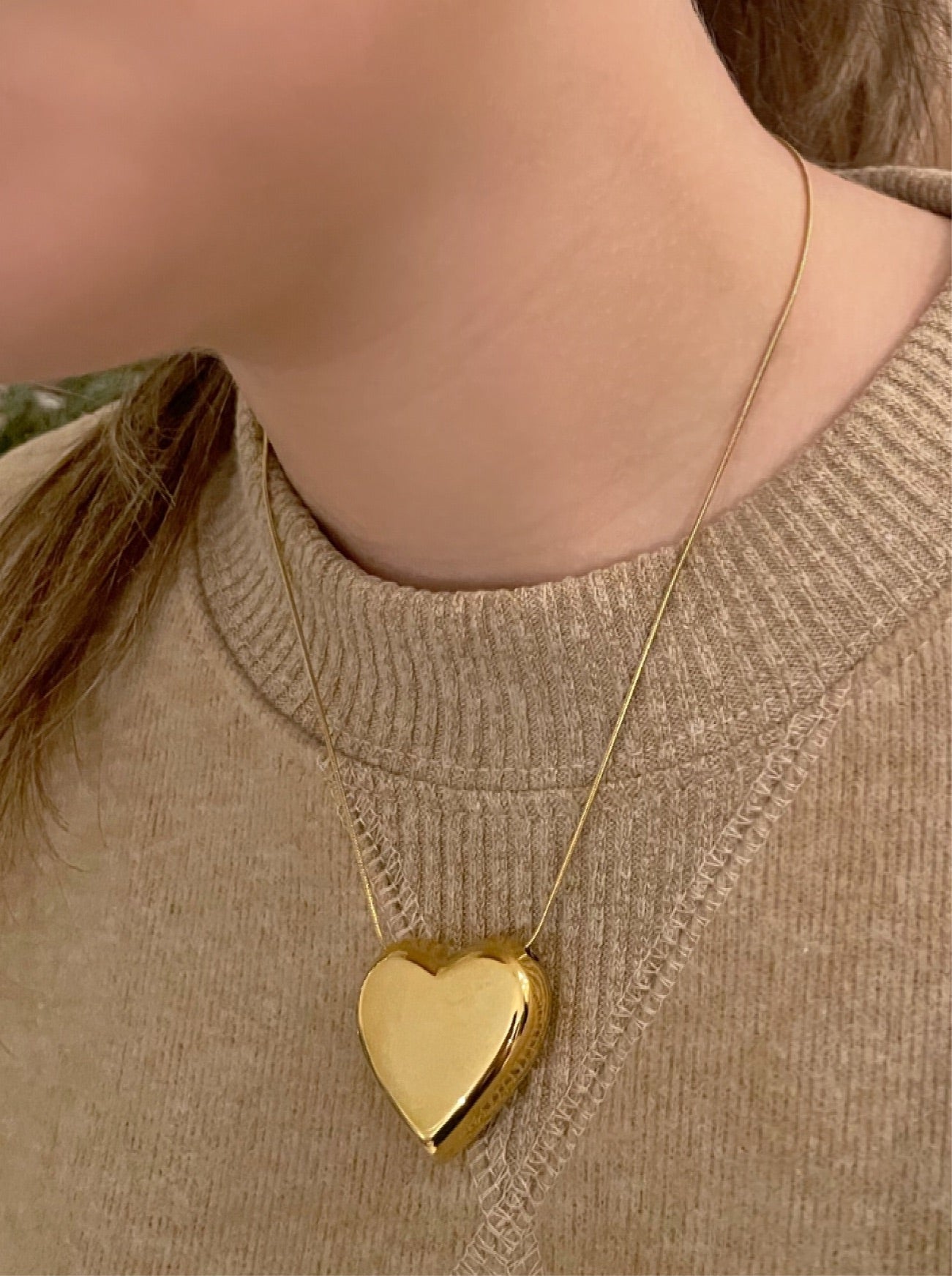 Heart shaped pendant necklace