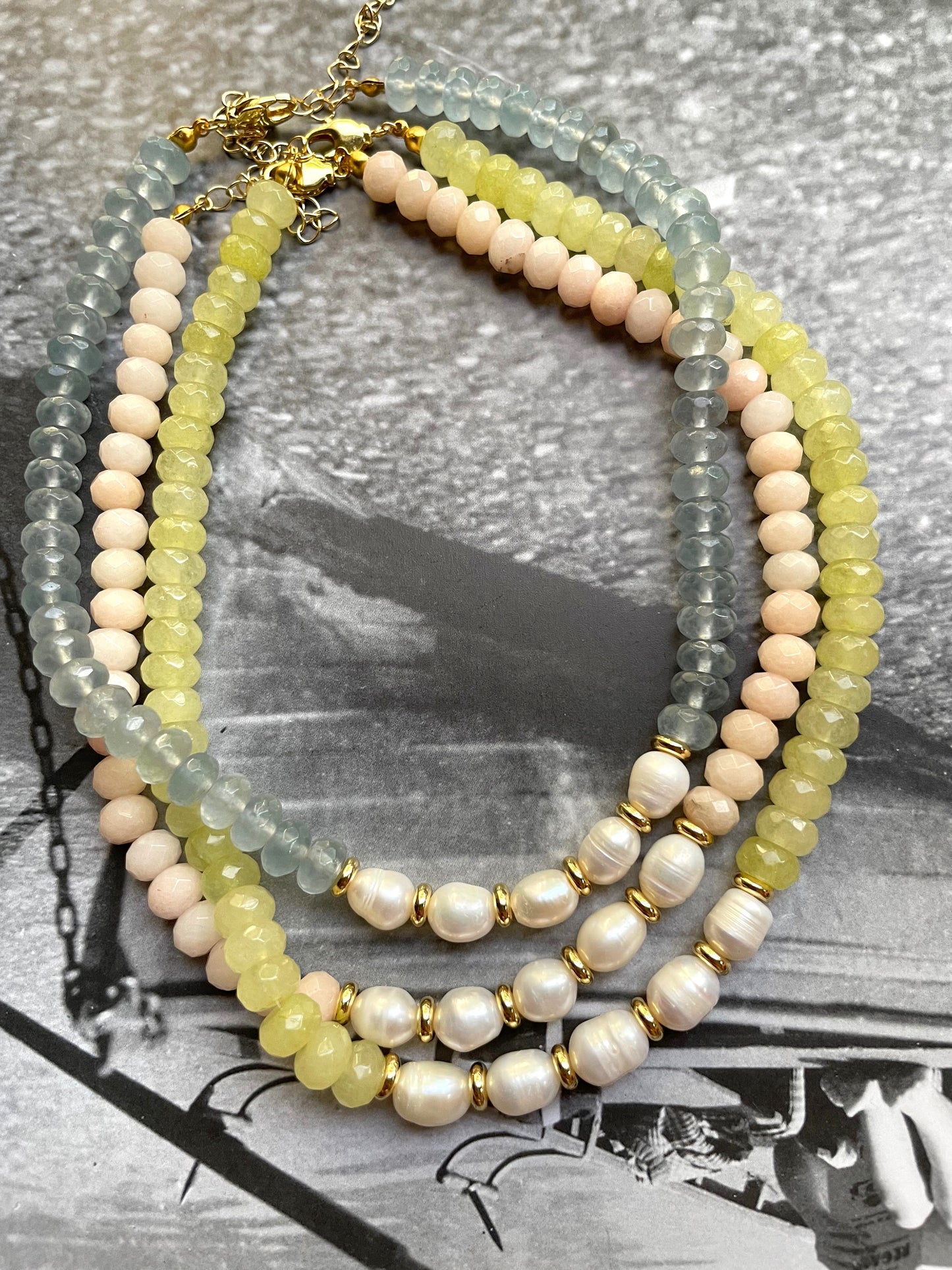 Crystals and pearls necklace